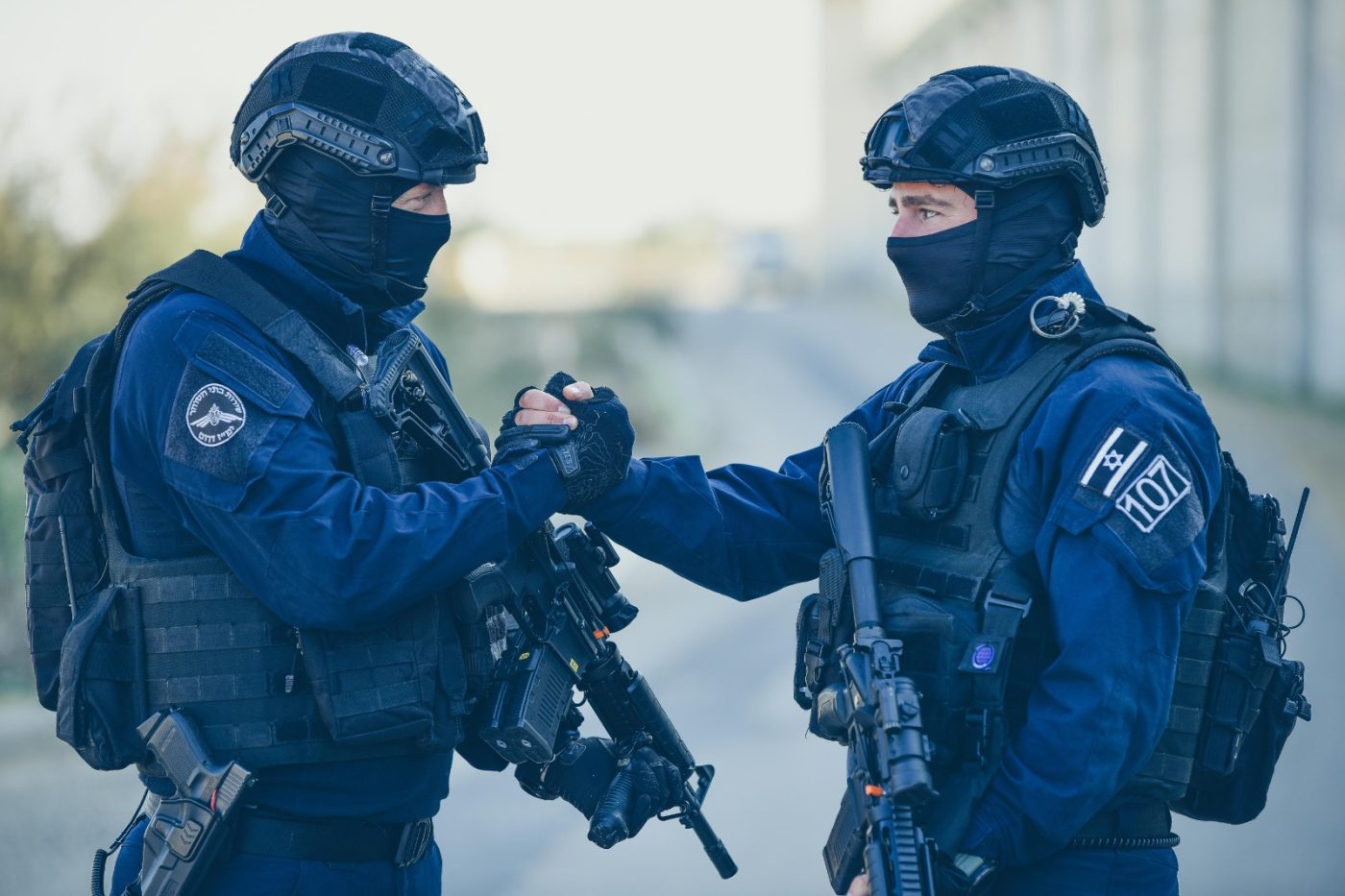 מערכת "אחלה ניוז" עם הדיווח הבא צילום: דוברות המשטרה