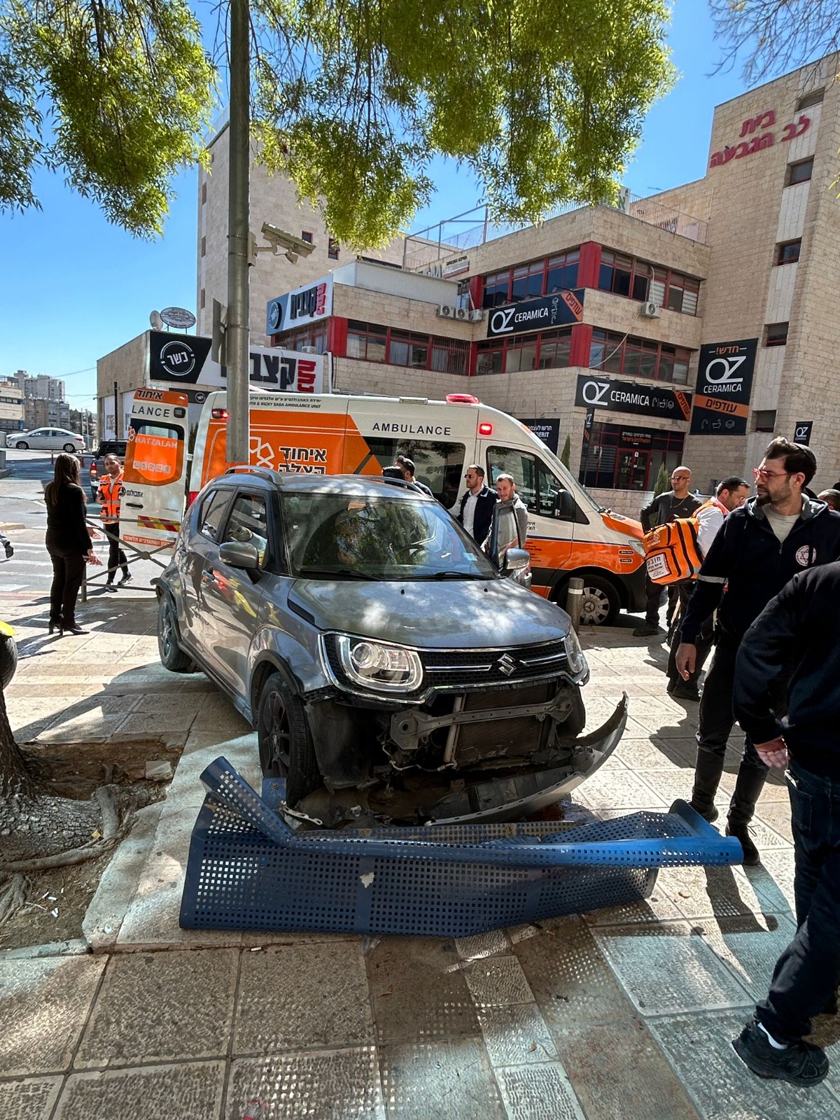מערכת "אחלה ניוז" עם הדיווח הבא צילום: דוברות איחוד הצלה
