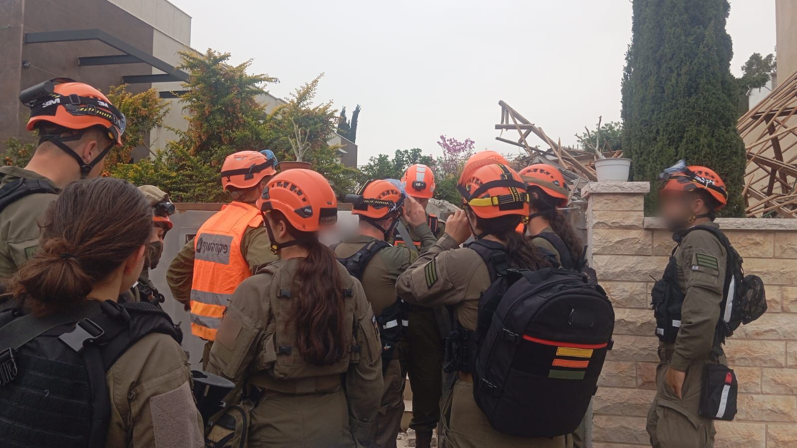 מערכת "אחלה ניוז" עם הדיווח הבא צילום: דובר צה"ל