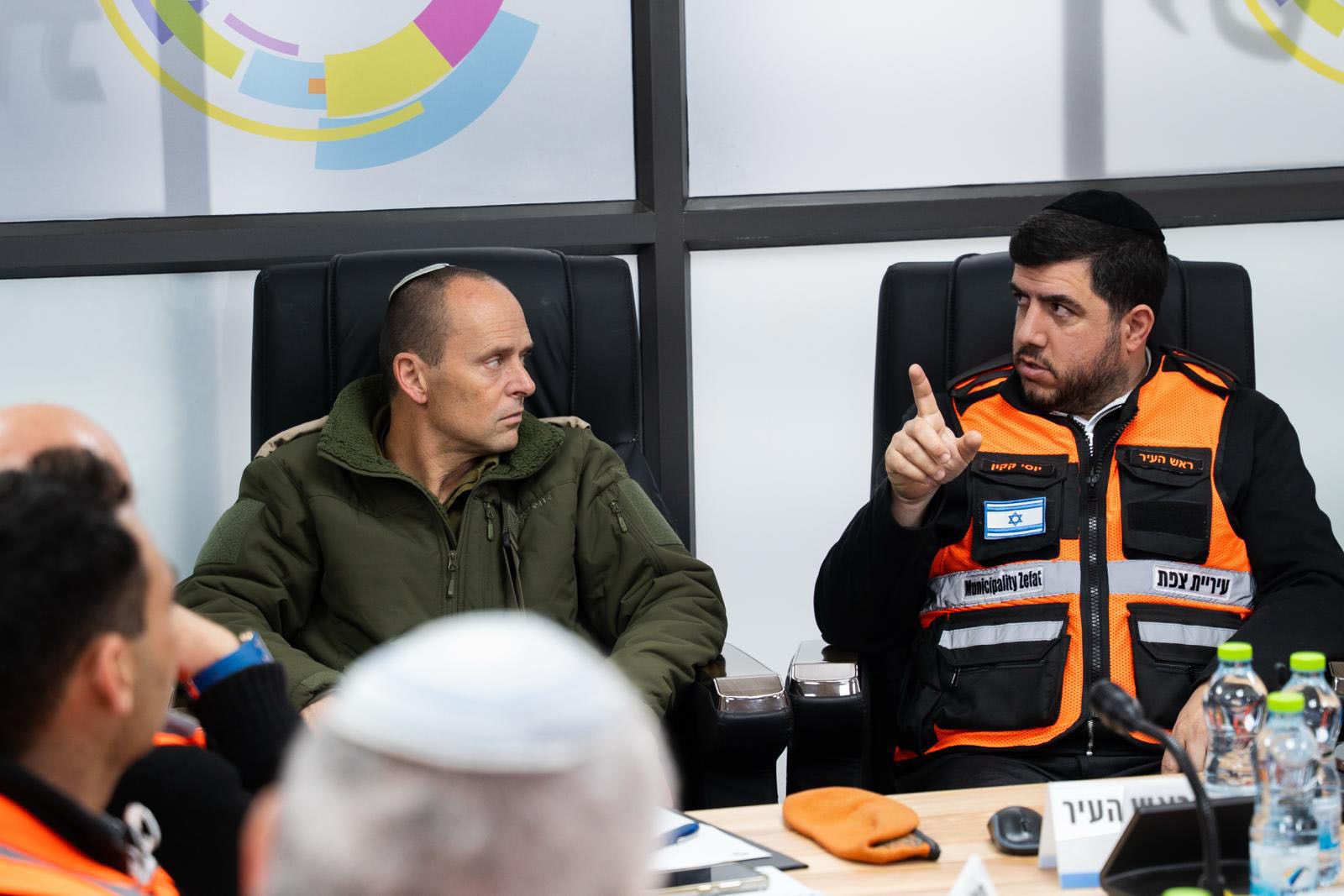 מערכת "אחלה ניוז" עם הדיווח הבא צילום: דובר צה"ל