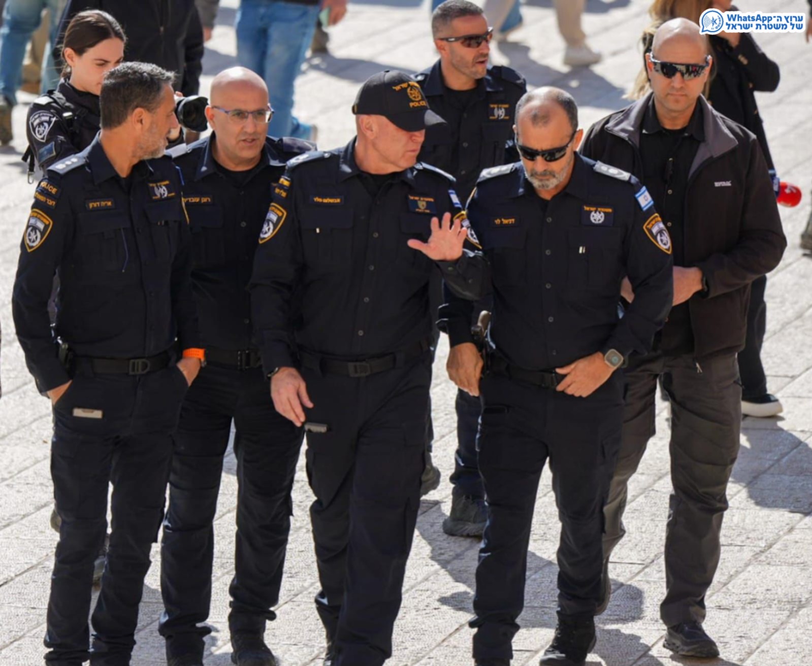 מערכת "אחלה ניוז" עם הדיווח הבא צילום: דוברות המשטרה