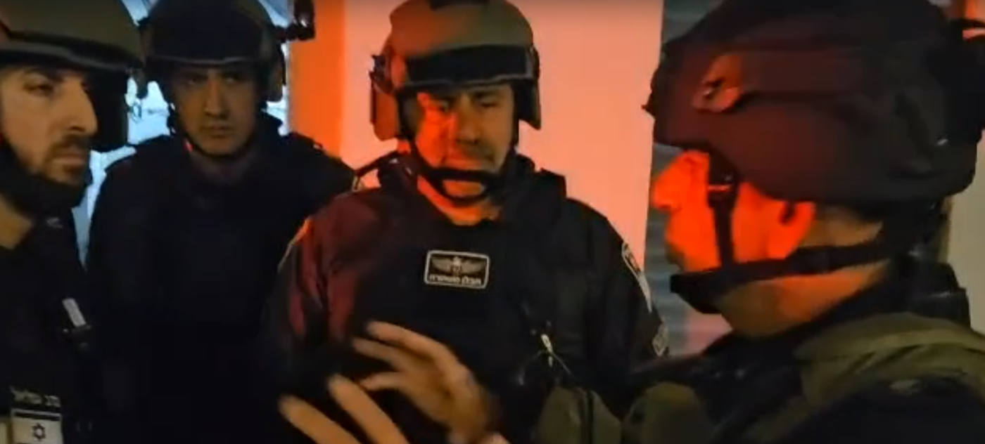 מערכת "אחלה ניוז" עם הדיווח הבא צילום: דוברות המשטרה