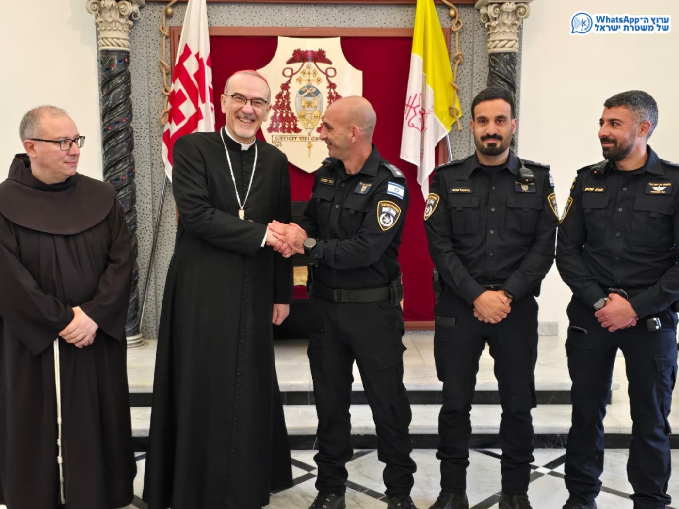 מערכת "אחלה ניוז" עם הדיווח הבא צילום: דוברות המשטרה