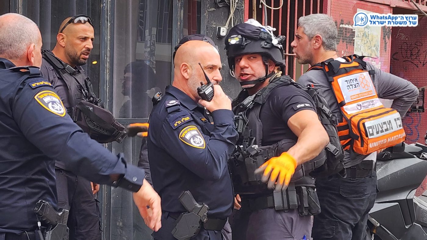 מערכת "אחלה ניוז" עם הדיווח הבא צילום: דוברות המשטרה