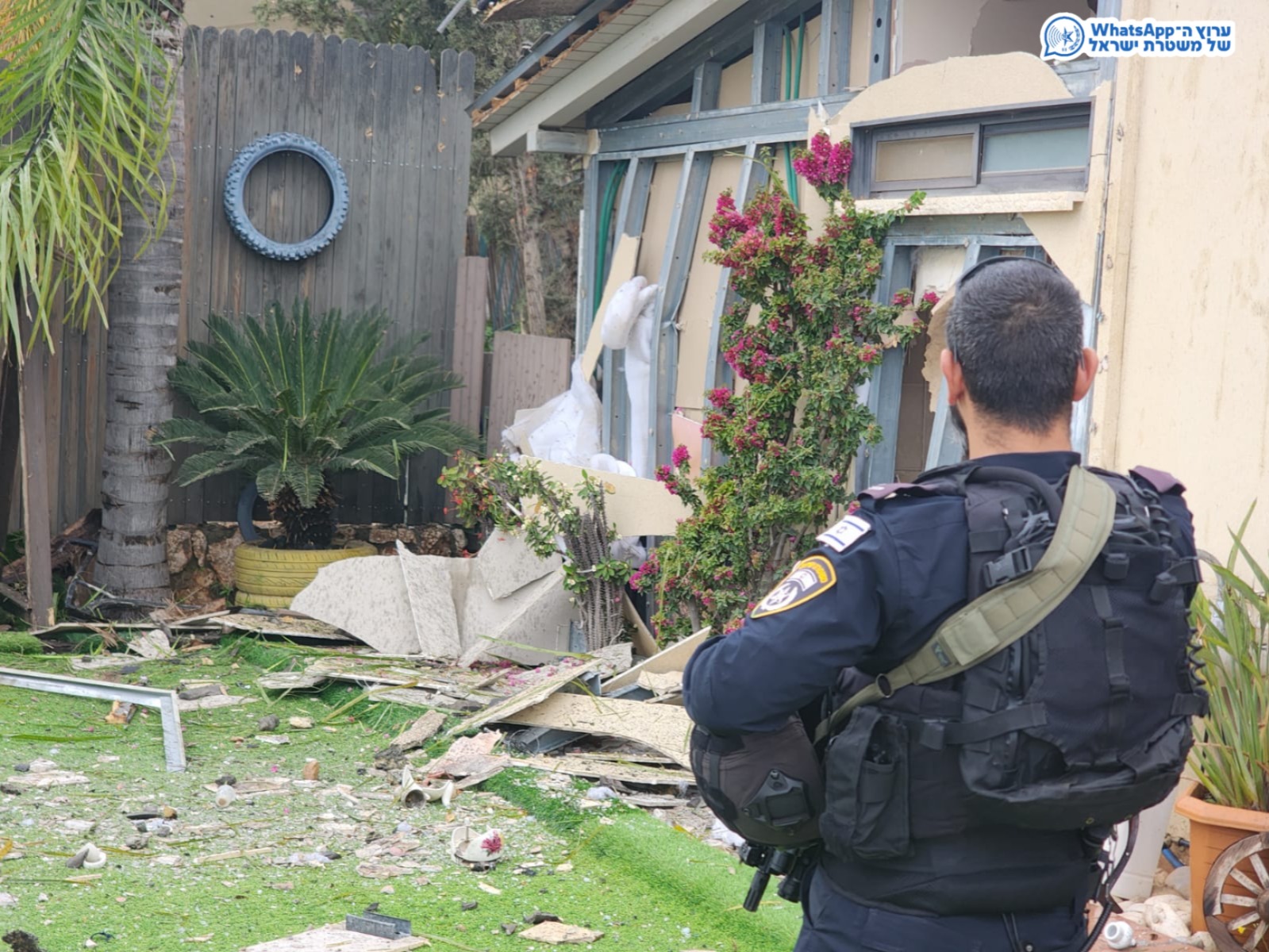 מערכת "אחלה ניוז" עם הדיווח הבא צילום: דוברות המשטרה