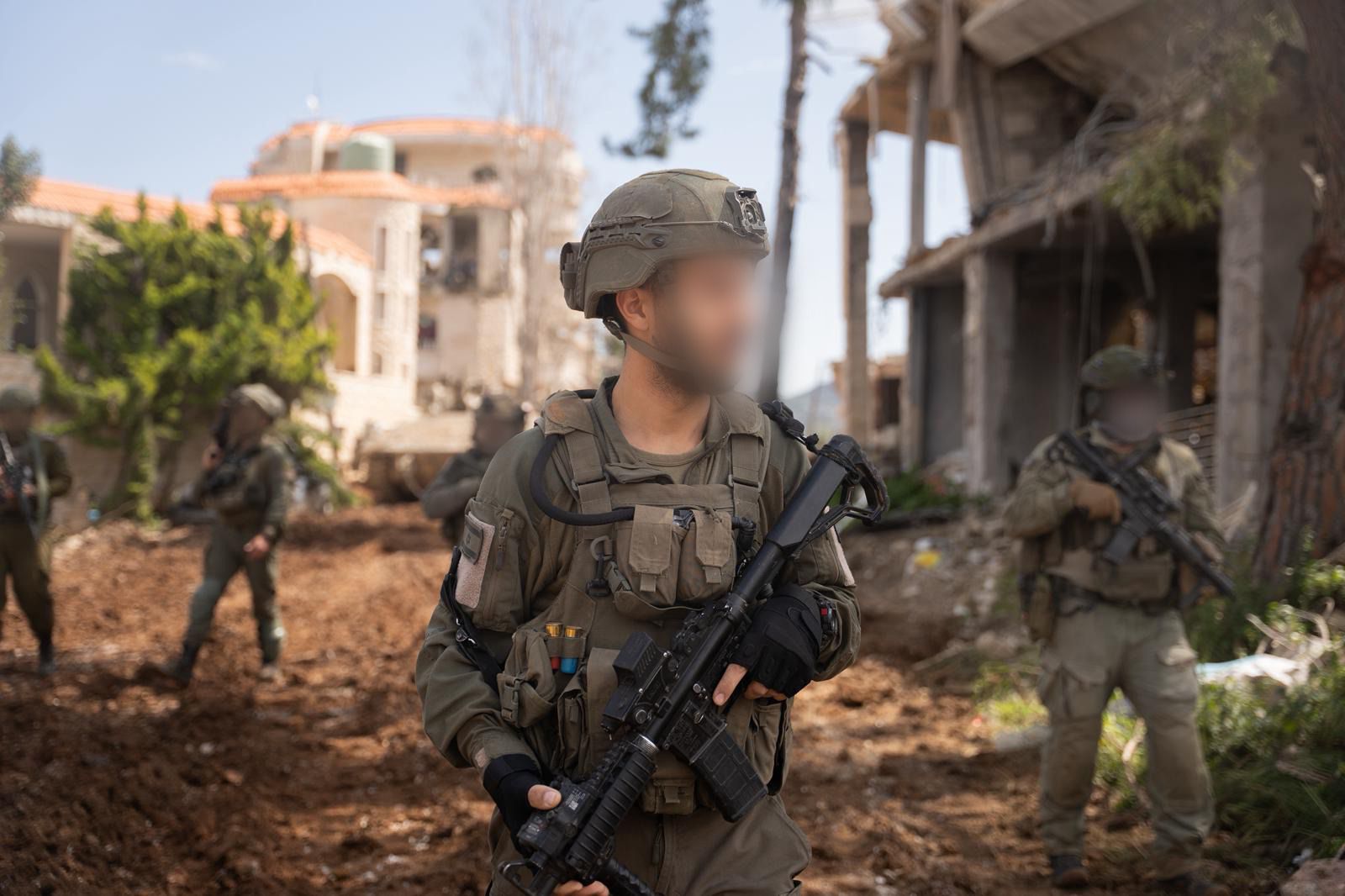 מערכת "אחלה ניוז" עם הדיווח הבא צילום: דובר צה"ל