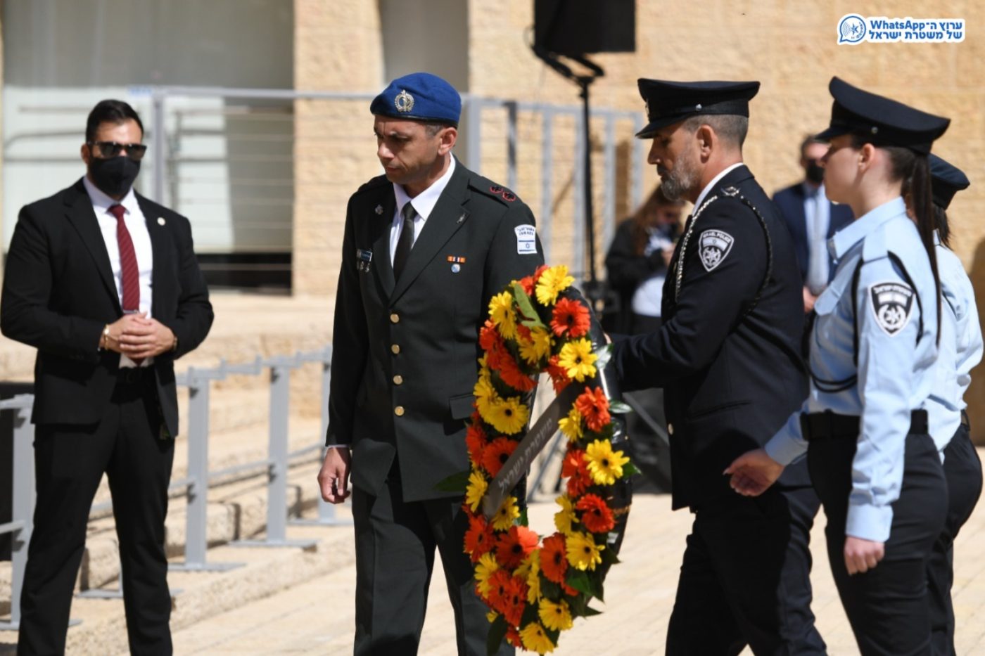 מערכת "אחלה ניוז" עם הדיווח הבא צילום: דוברות המשטרה