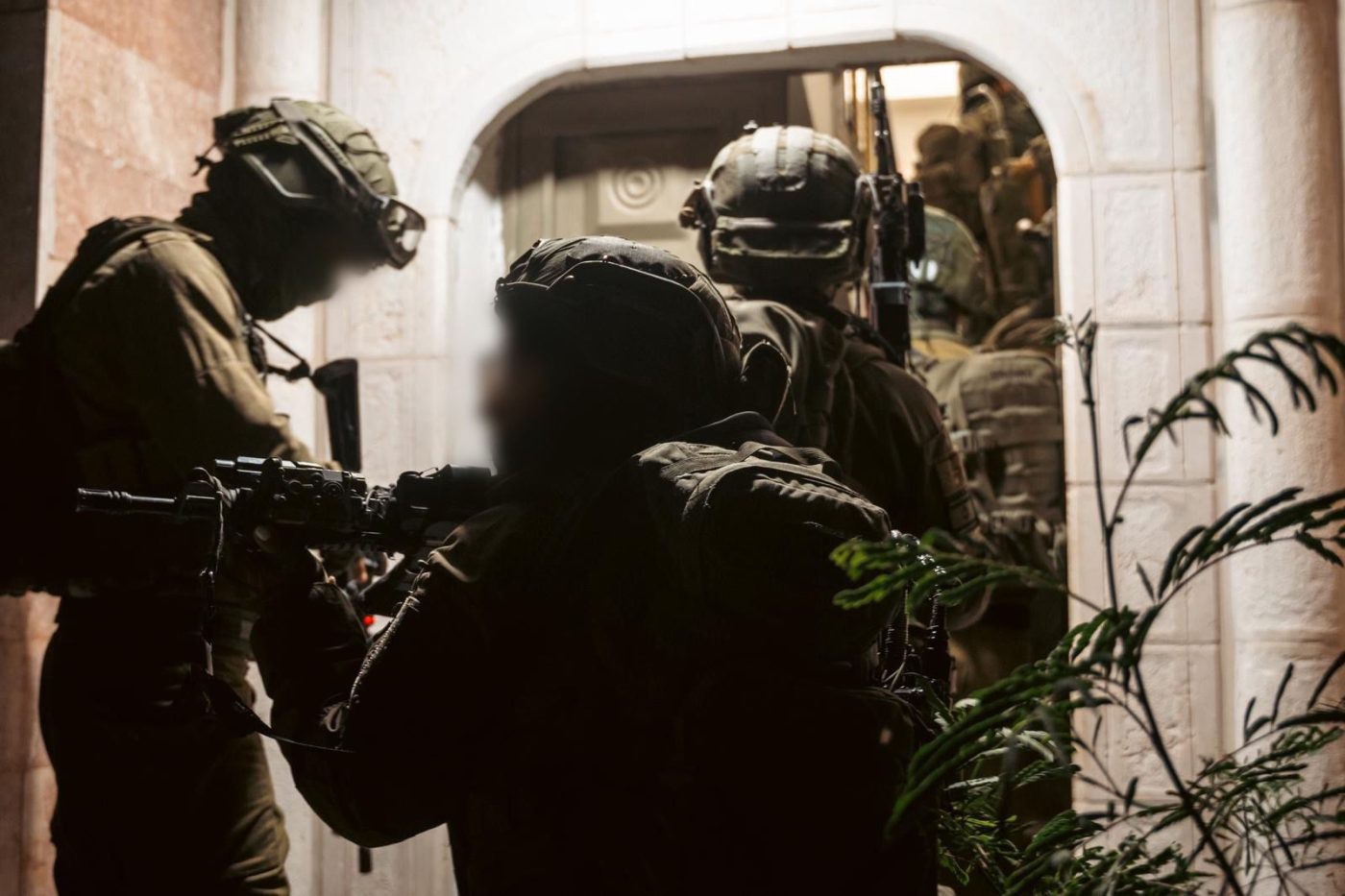 מערכת "אחלה ניוז" עם הדיווח הבא צילום: דובר צה"ל