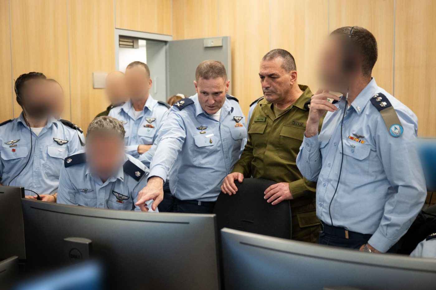 מערכת "אחלה ניוז" עם הדיווח הבא צילום: דובר צה"ל