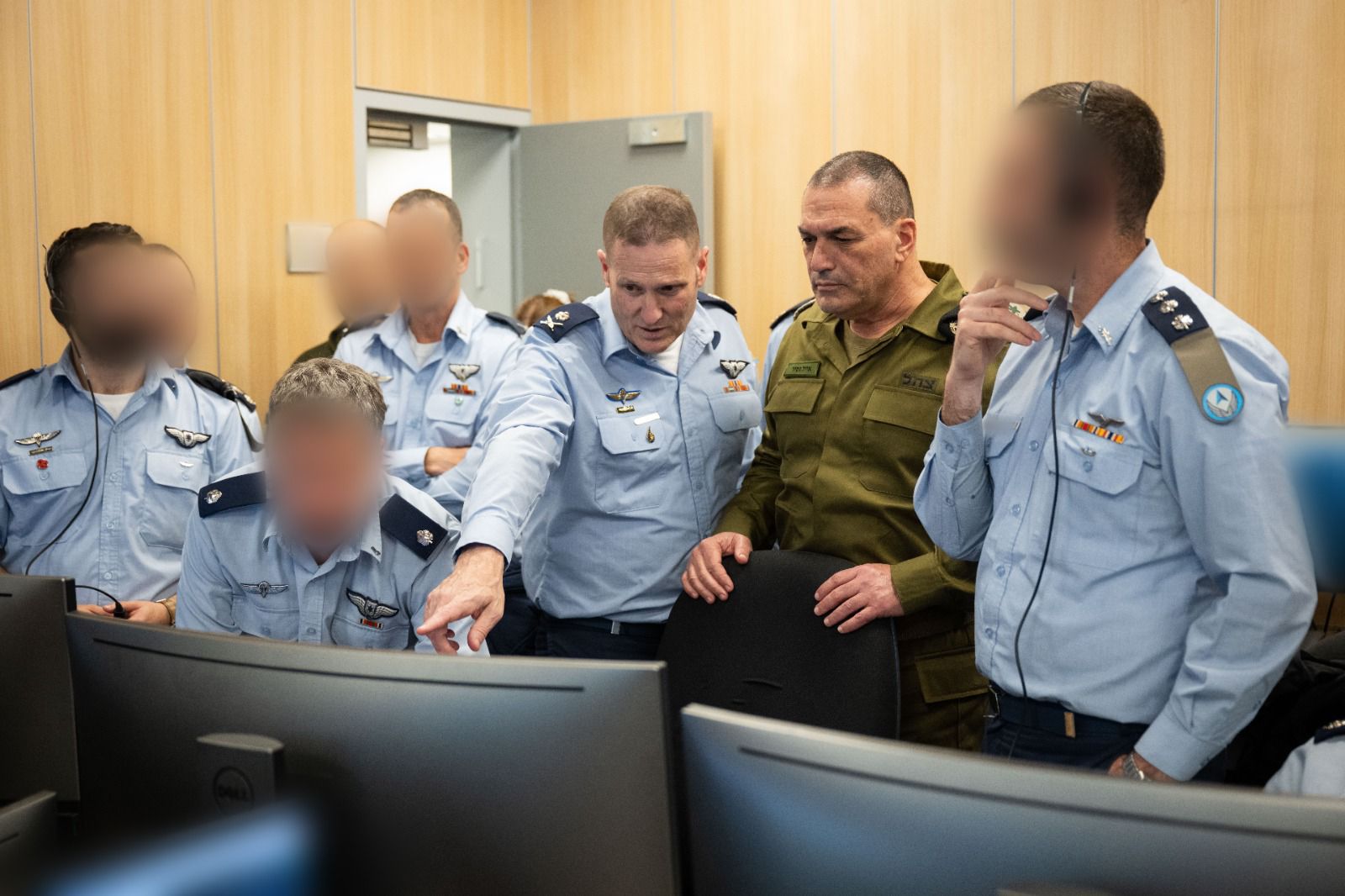 מערכת "אחלה ניוז" עם הדיווח הבא צילום: דובר צה"ל