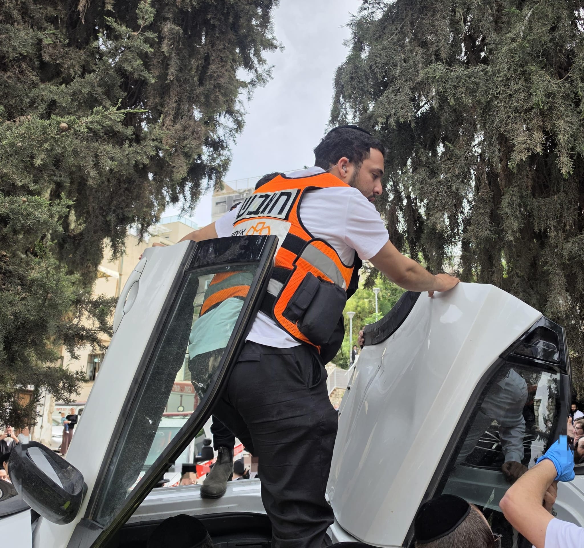 מערכת "אחלה ניוז" עם הדיווח הבא צילום: דוברות איחוד הצלה