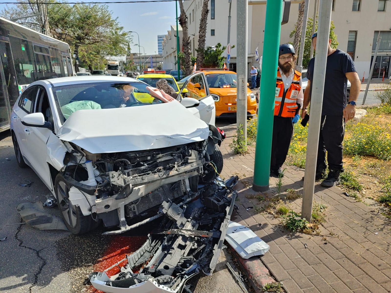 מערכת "אחלה ניוז" עם הדיווח הבא צילום: דוברות איחוד הצלה