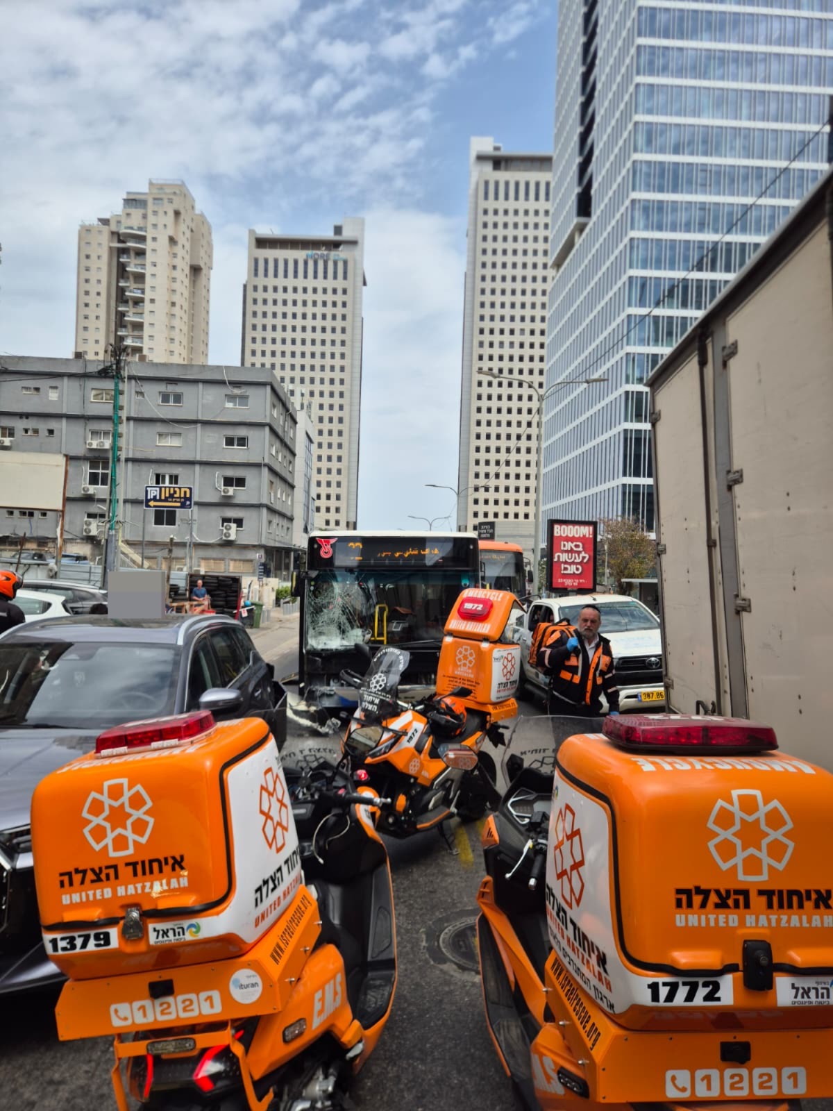 מערכת "אחלה ניוז" עם הדיווח הבא צילום: דוברות איחוד הצלה