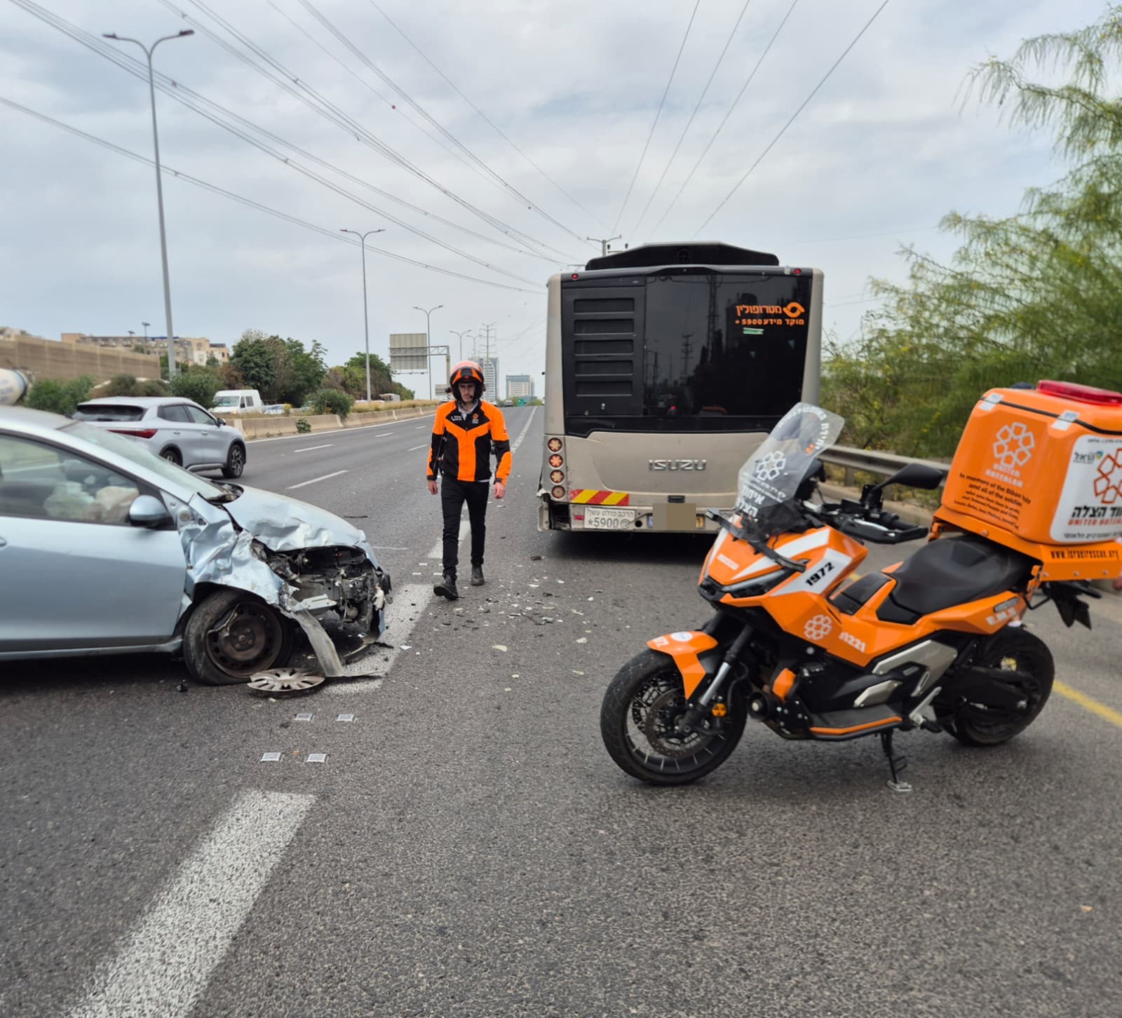 מערכת "אחלה ניוז" עם הדיווח הבא צילום: דוברות איחוד הצלה
