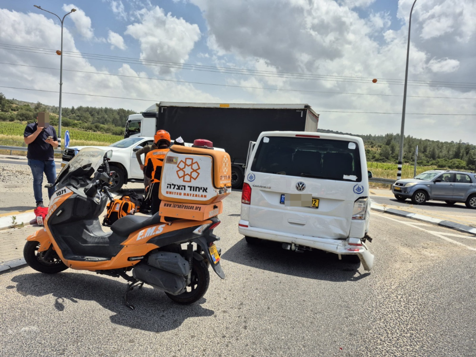 מערכת "אחלה ניוז" עם הדיווח הבא צילום: דוברות איחוד הצלה