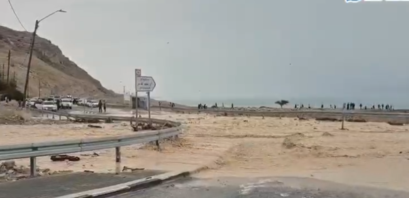 מערכת "אחלה ניוז" עם הדיווח הבא צילום: דוברות המשטרה