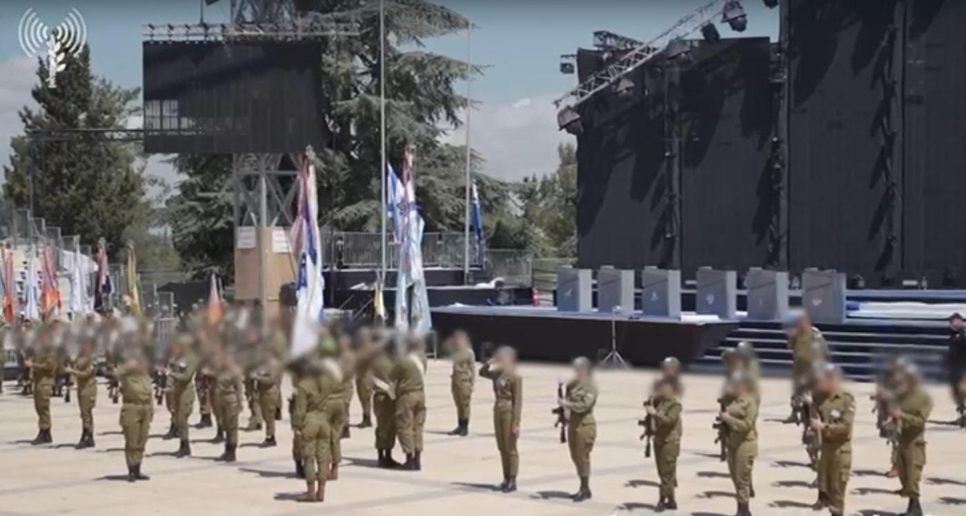 מערכת "אחלה ניוז" עם הדיווח הבא צילום: דובר צה"ל