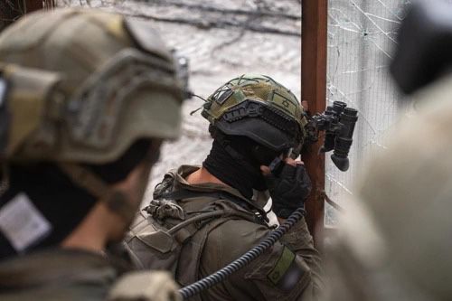 מערכת "אחלה ניוז" עם הדיווח הבא צילום: דובר צה"ל