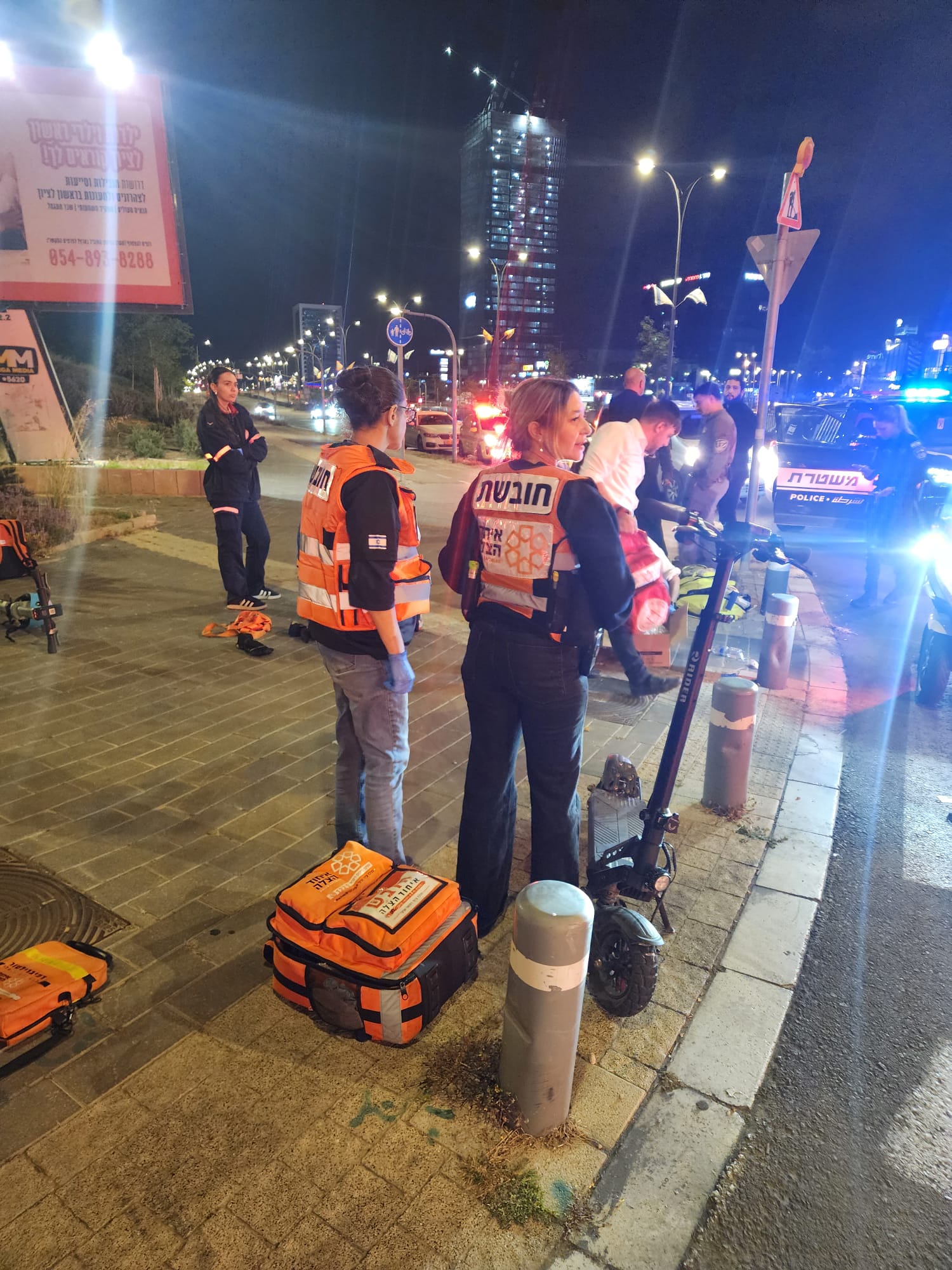 מערכת "אחלה ניוז" עם הדיווח הבא צילום: דוברות איחוד הצלה