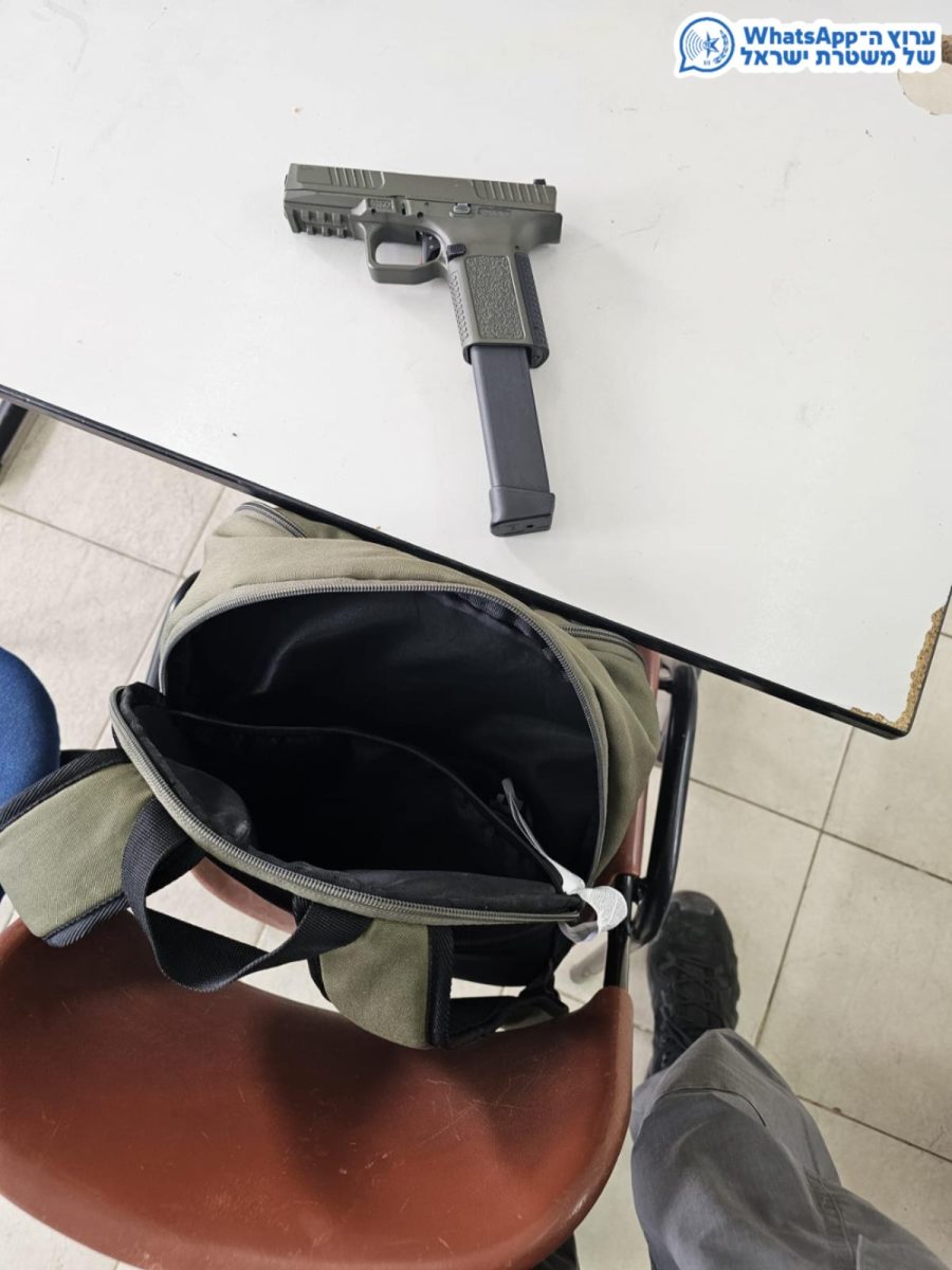 מערכת "אחלה ניוז" עם הדיווח הבא צילום: דוברות המשטרה