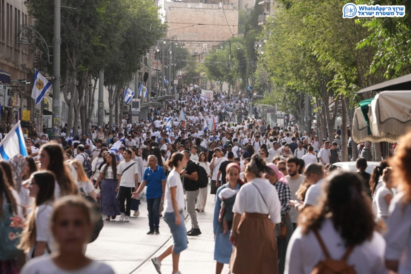מערכת "אחלה ניוז" עם הדיווח הבא צילום: דוברות המשטרה
