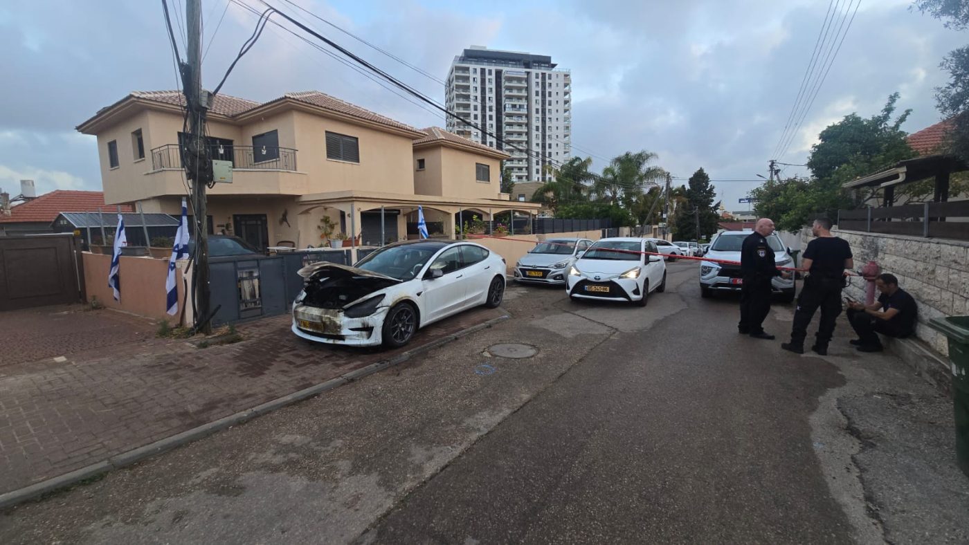 מערכת "אחלה ניוז" עם הדיווח הבא צילום: דוברות המשטרה