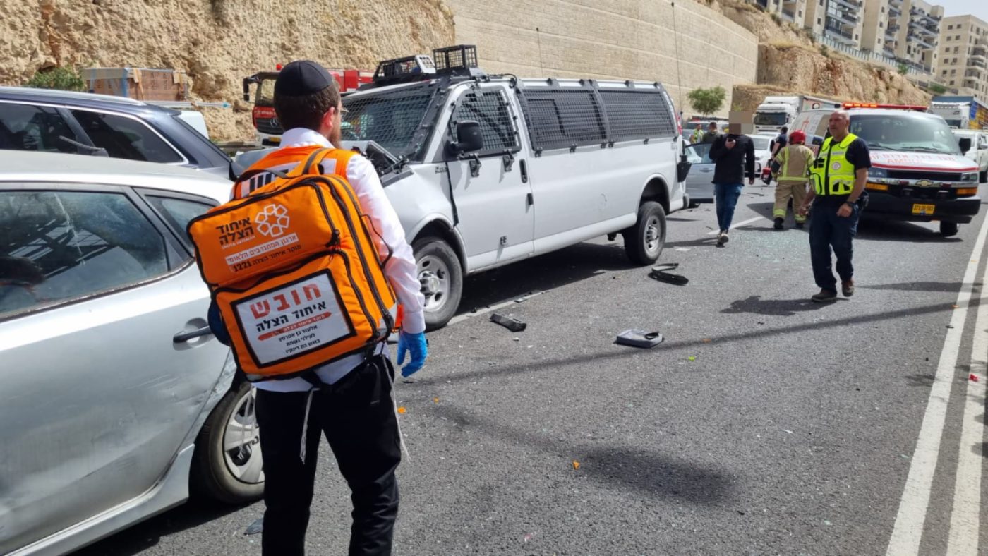 מערכת "אחלה ניוז" עם הדיווח הבא צילום: דוברות איחוד הצלה