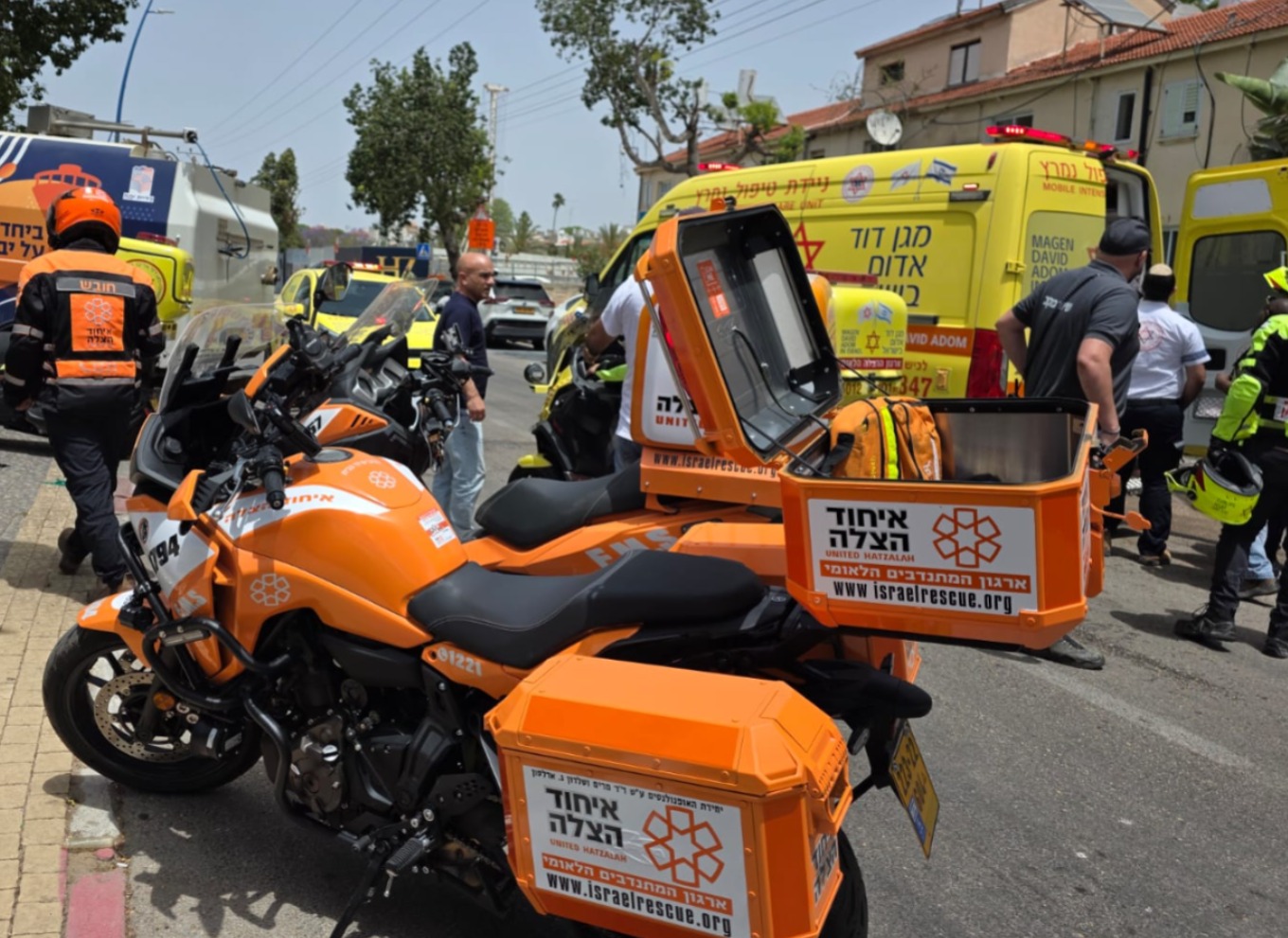 מערכת "אחלה ניוז" עם הדיווח הבא צילום: דוברות איחוד הצלה