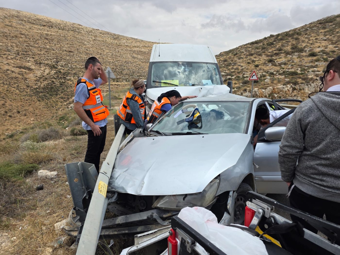 מערכת "אחלה ניוז" עם הדיווח הבא צילום: דוברות איחוד הצלה