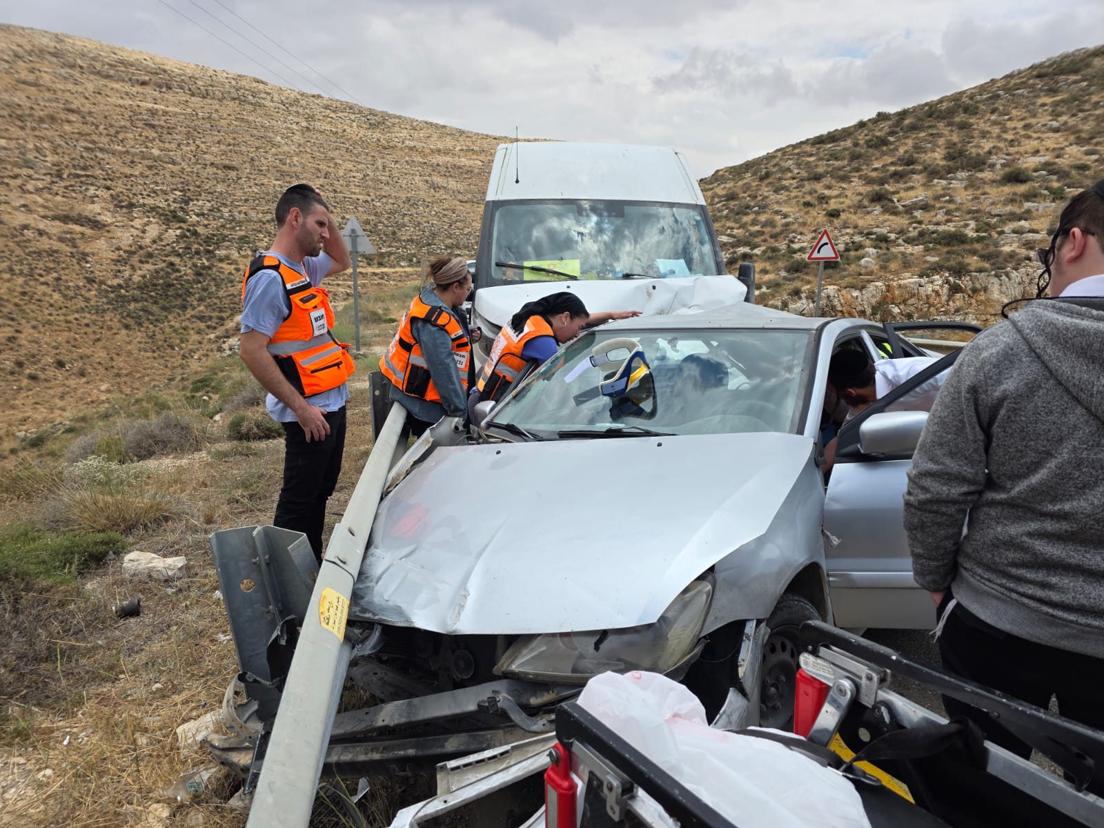 מערכת "אחלה ניוז" עם הדיווח הבא צילום: דוברות איחוד הצלה