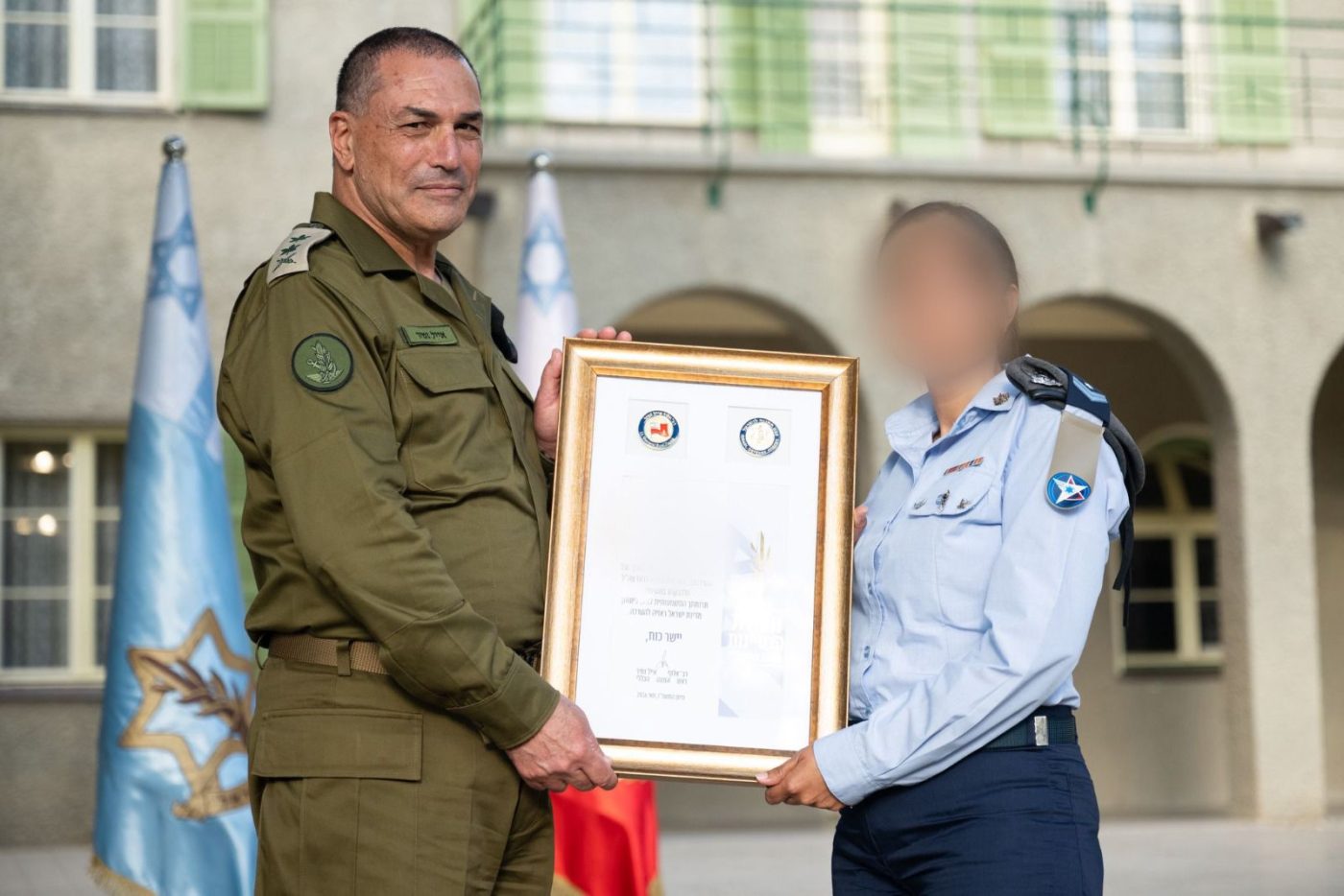מערכת "אחלה ניוז" עם הדיווח הבא צילום: דובר צה"ל