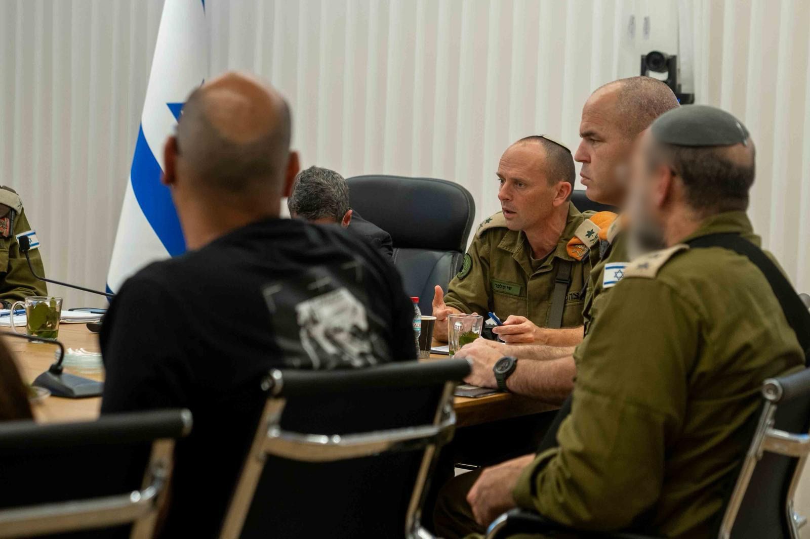 מערכת "אחלה ניוז" עם הדיווח הבא צילום: דובר צה"ל