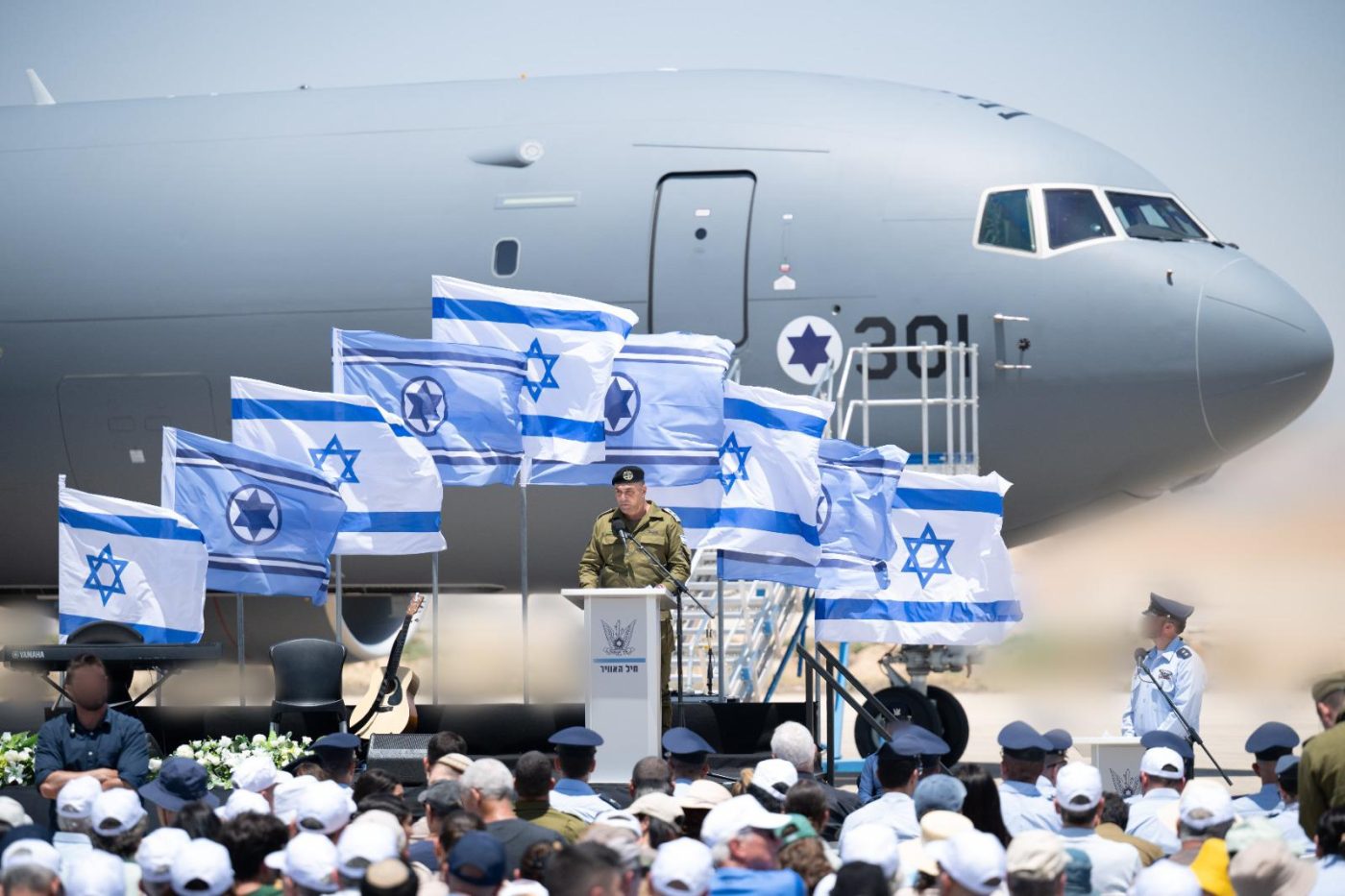 מערכת "אחלה ניוז" עם הדיווח הבא צילום: דובר צה"ל