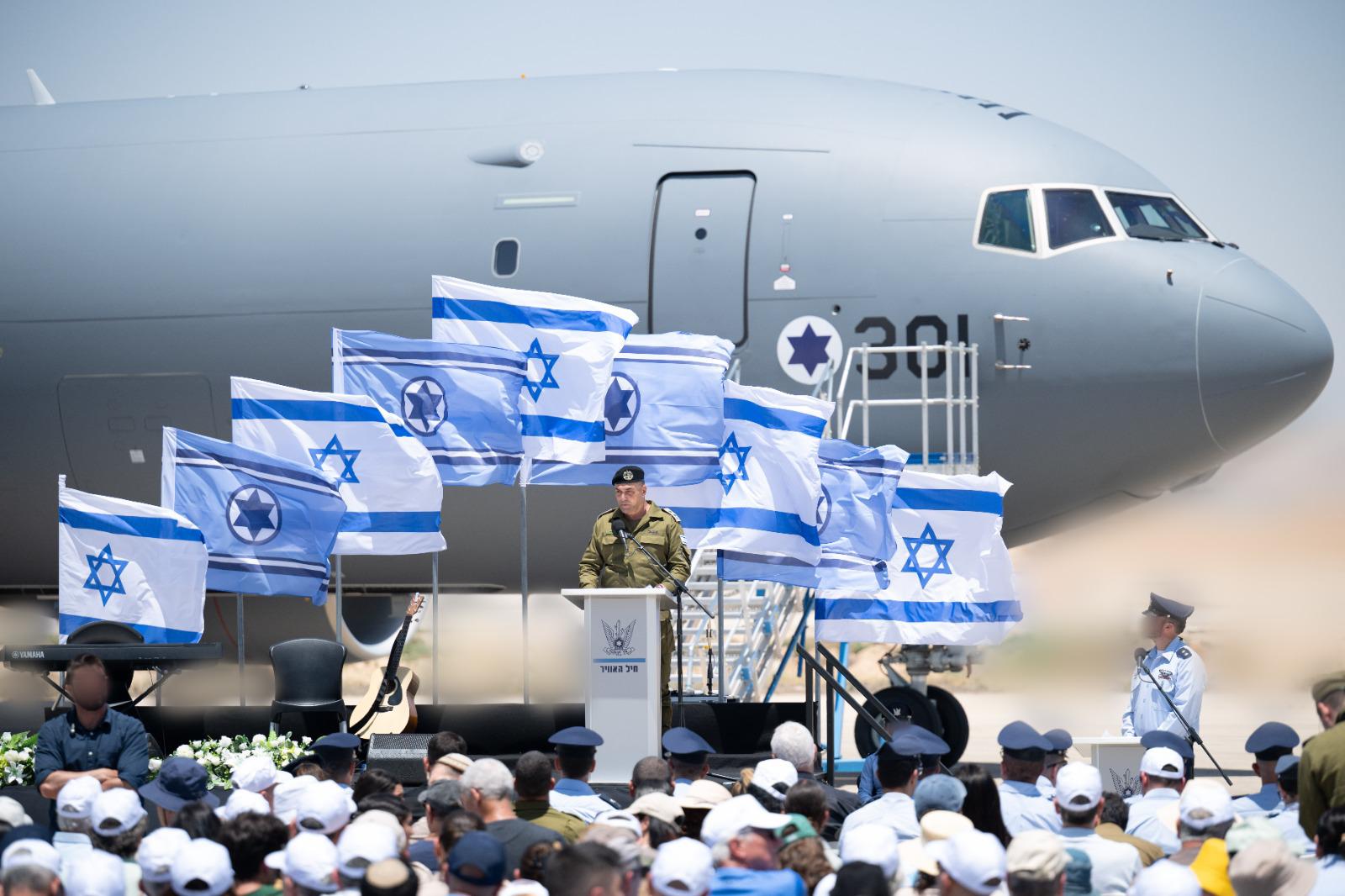 מערכת "אחלה ניוז" עם הדיווח הבא צילום: דובר צה"ל