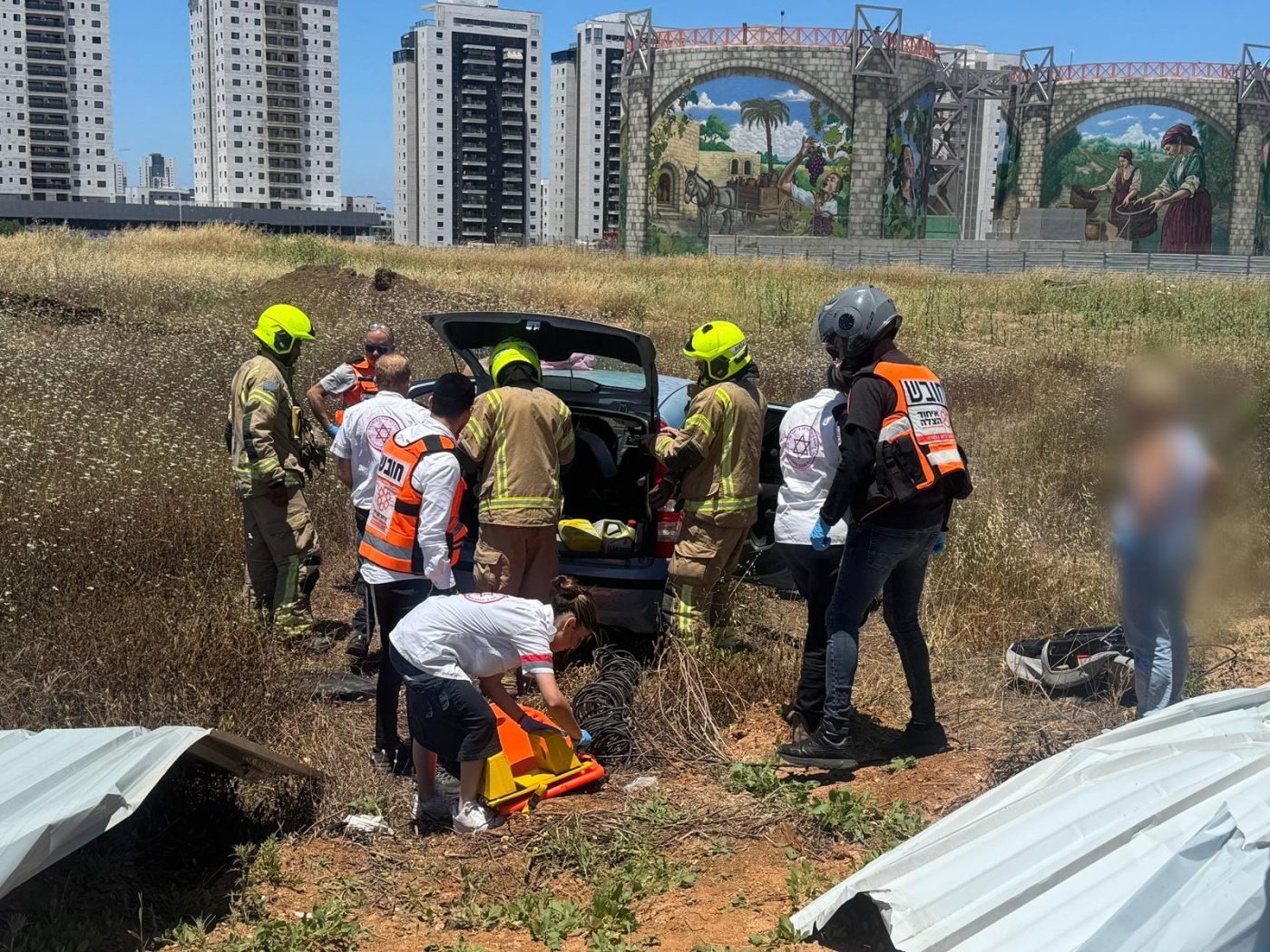 מערכת "אחלה ניוז" עם הדיווח הבא צילום: דוברות איחוד הצלה