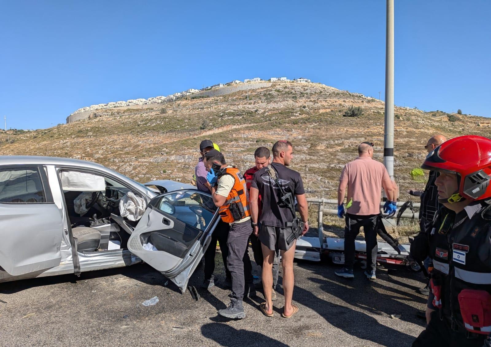 מערכת "אחלה ניוז" עם הדיווח הבא צילום: דוברות איחוד הצלה