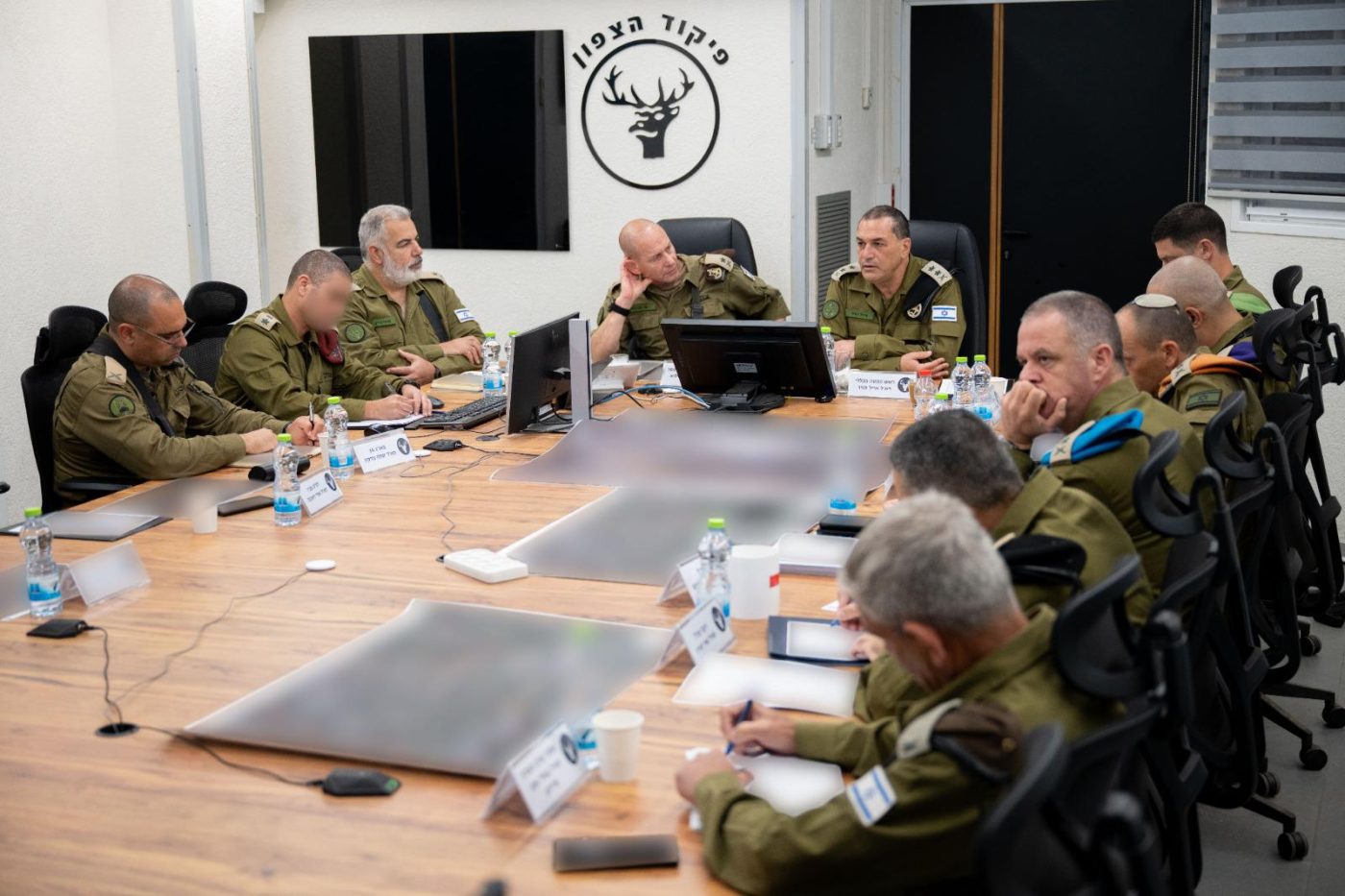 מערכת "אחלה ניוז" עם הדיווח הבא צילום: דובר צה"ל