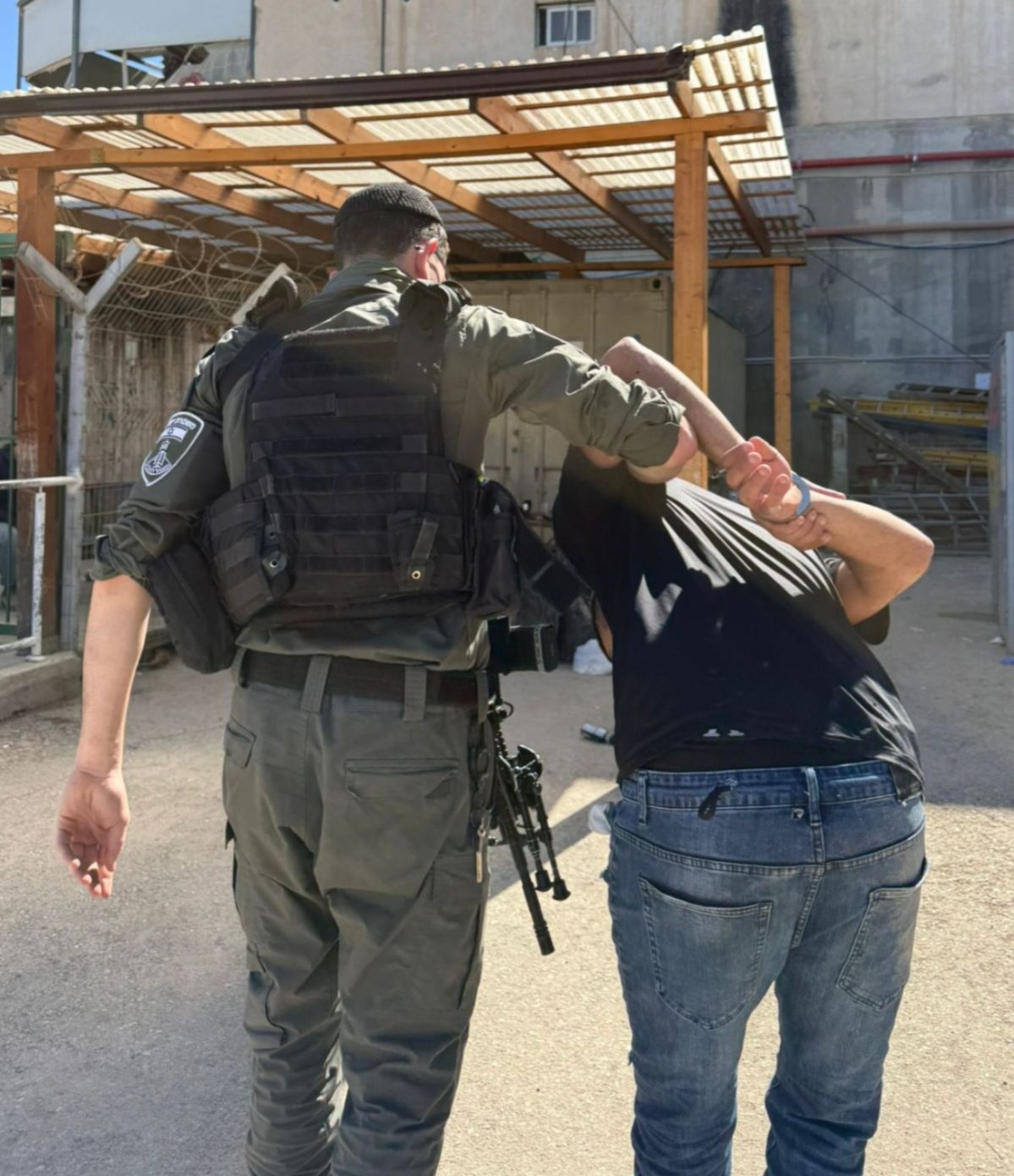 מערכת "אחלה ניוז" עם הדיווח הבא צילום: דוברות משטרת ישראל