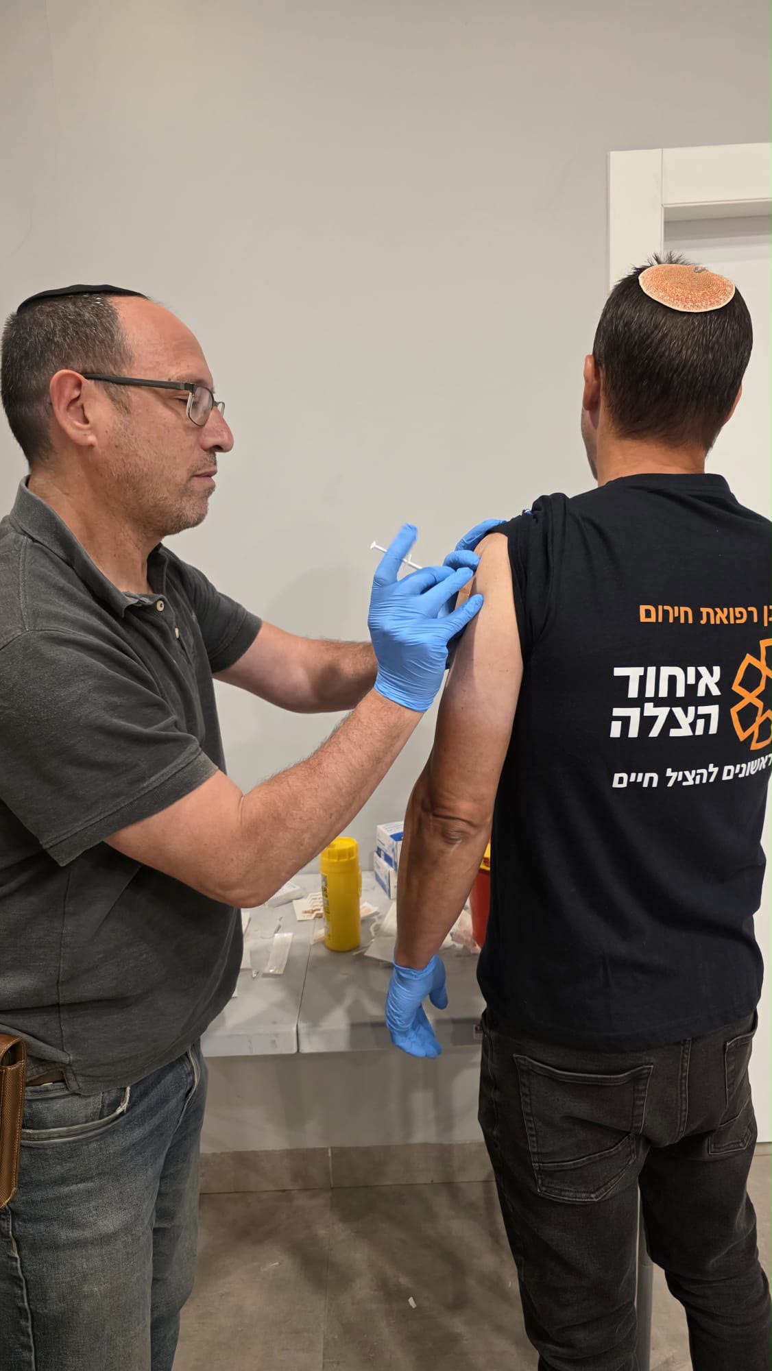 מערכת "אחלה ניוז" עם הדיווח הבא צילום: דוברות איחוד הצלה