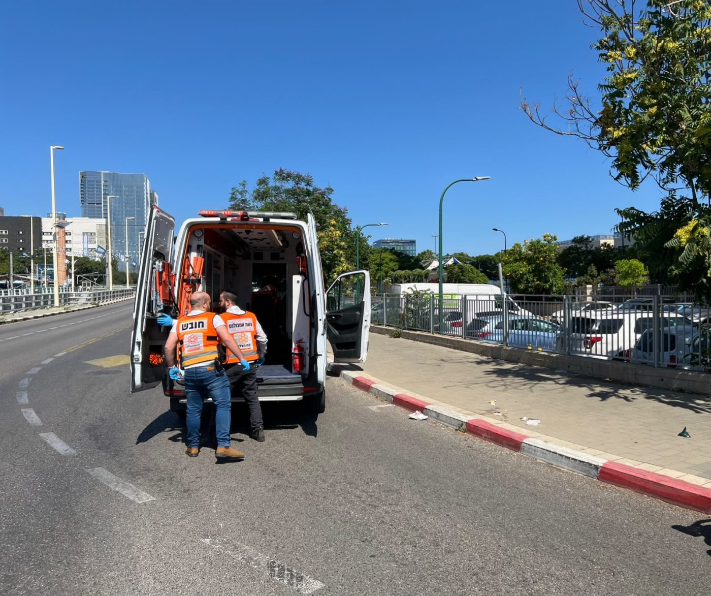 מערכת "אחלה ניוז" עם הדיווח הבא צילום: דוברות איחוד הצלה