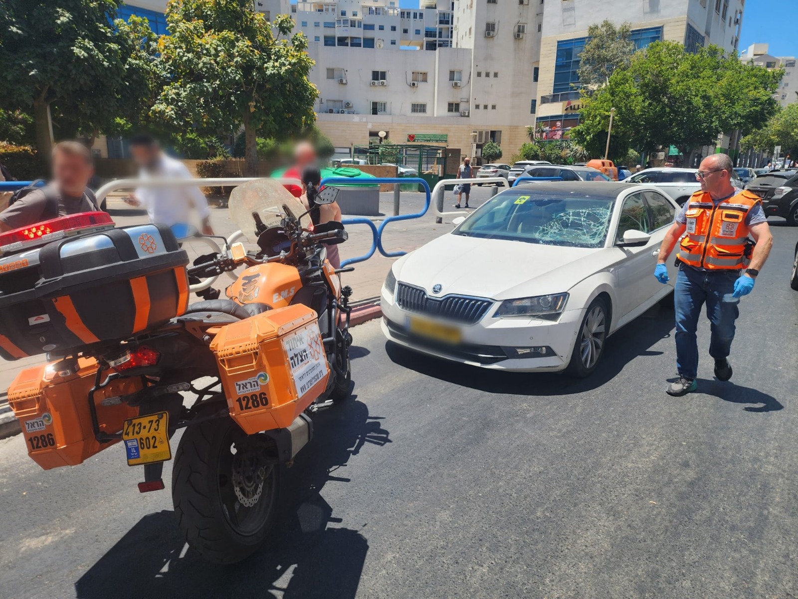 מערכת "אחלה ניוז" עם הדיווח הבא צילום: דוברות איחוד הצלה