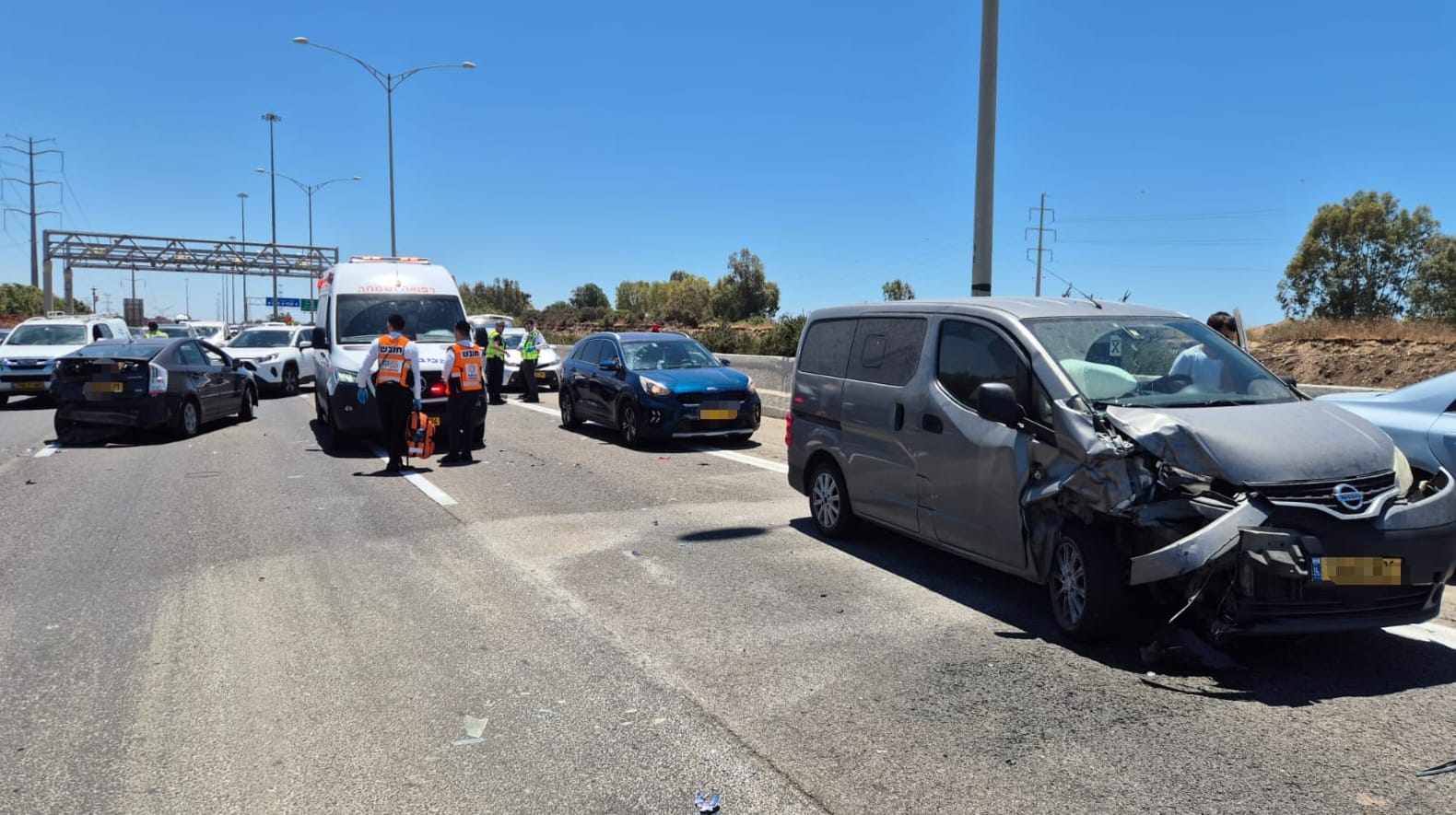 מערכת "אחלה ניוז" עם הדיווח הבא צילום: דוברות איחוד הצלה