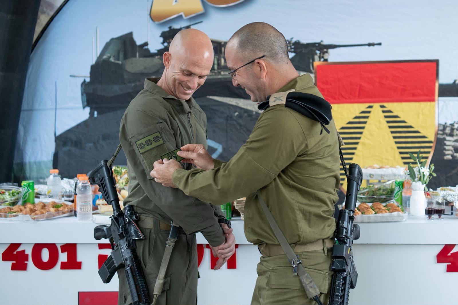 מערכת "אחלה ניוז" עם הדיווח הבא צילום: דוברות איחוד הצלה