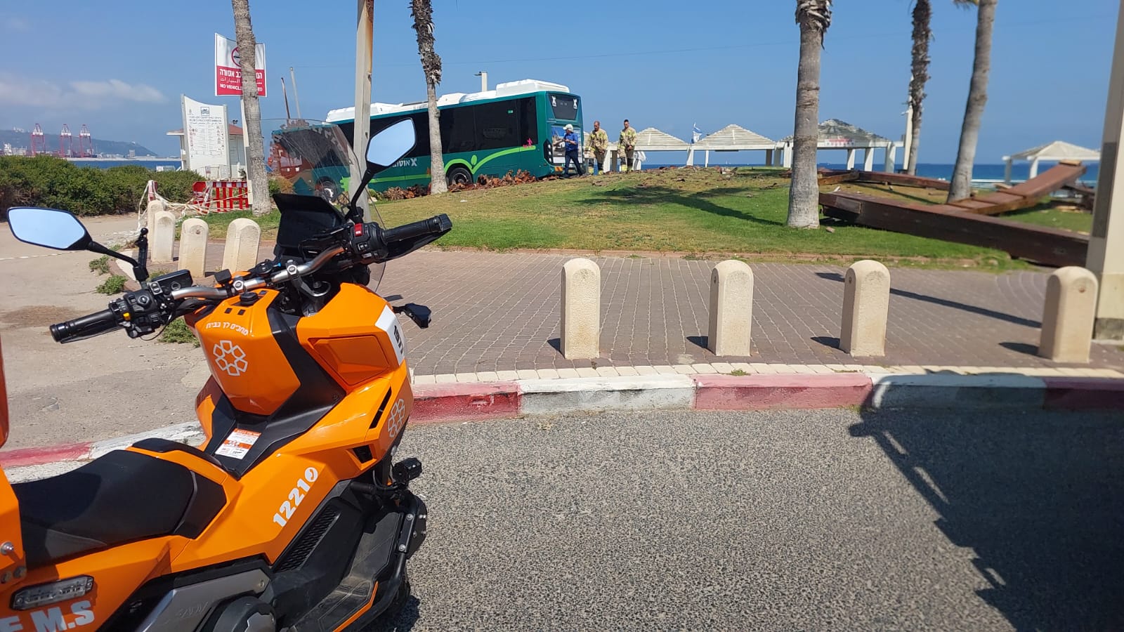 מערכת "אחלה ניוז" עם הדיווח הבא צילום: דוברות איחוד הצלה