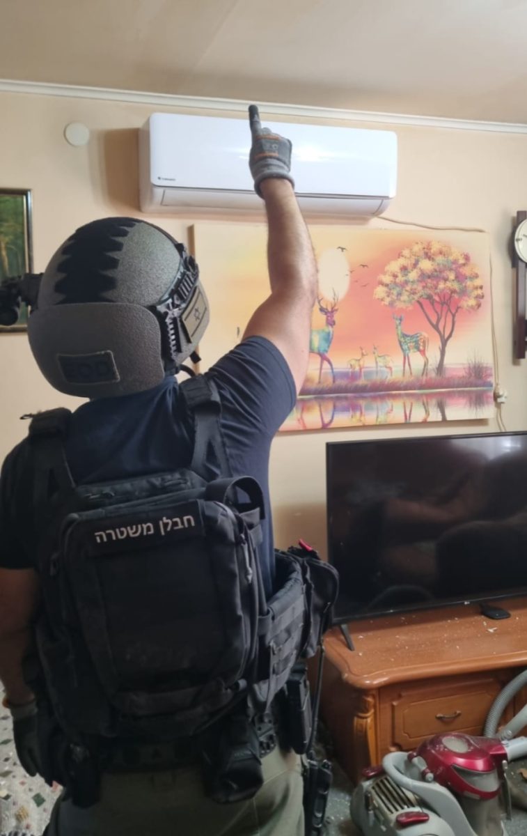  מערכת "אחלה ניוז" עם הדיווח הבא צילום: דוברות משטרת ישראל