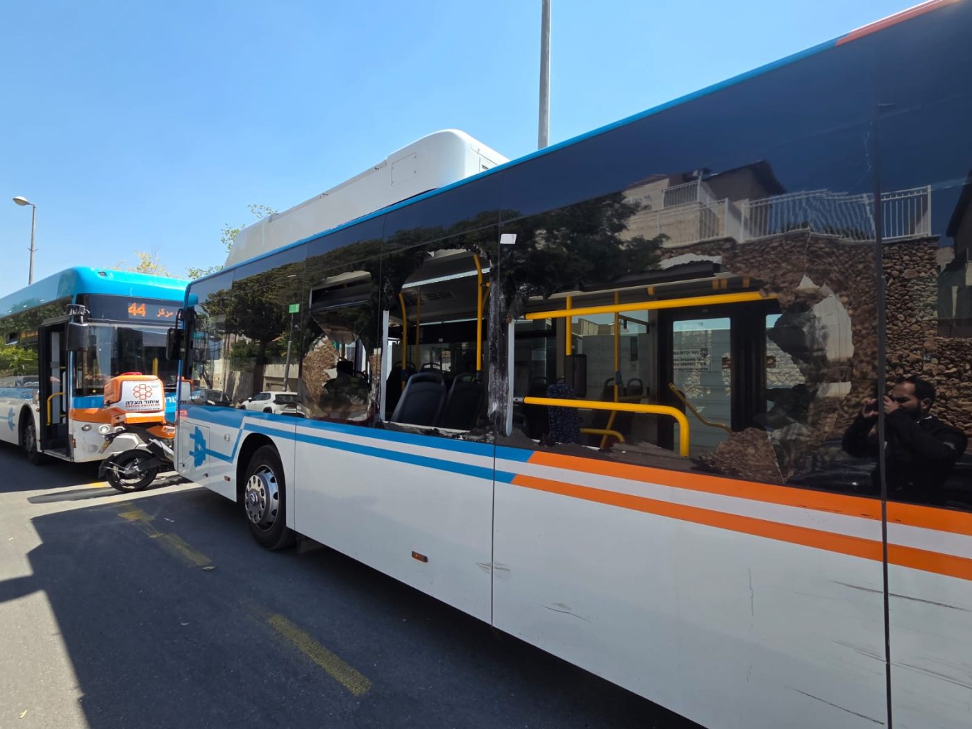 מערכת "אחלה ניוז" עם הדיווח הבא צילום: דוברות איחוד הצלה