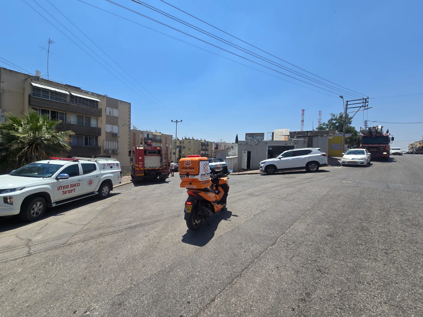 מערכת "אחלה ניוז" עם הדיווח הבא צילום: דוברות איחוד הצלה