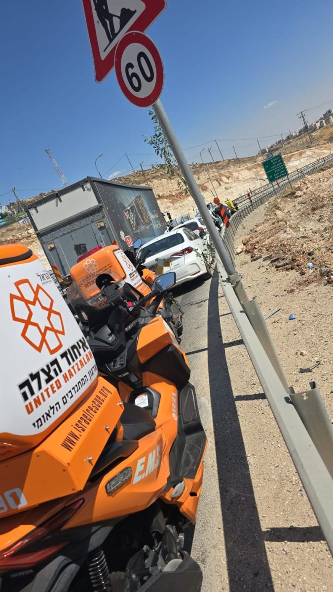 מערכת "אחלה ניוז" עם הדיווח הבא צילום: דוברות איחוד הצלה