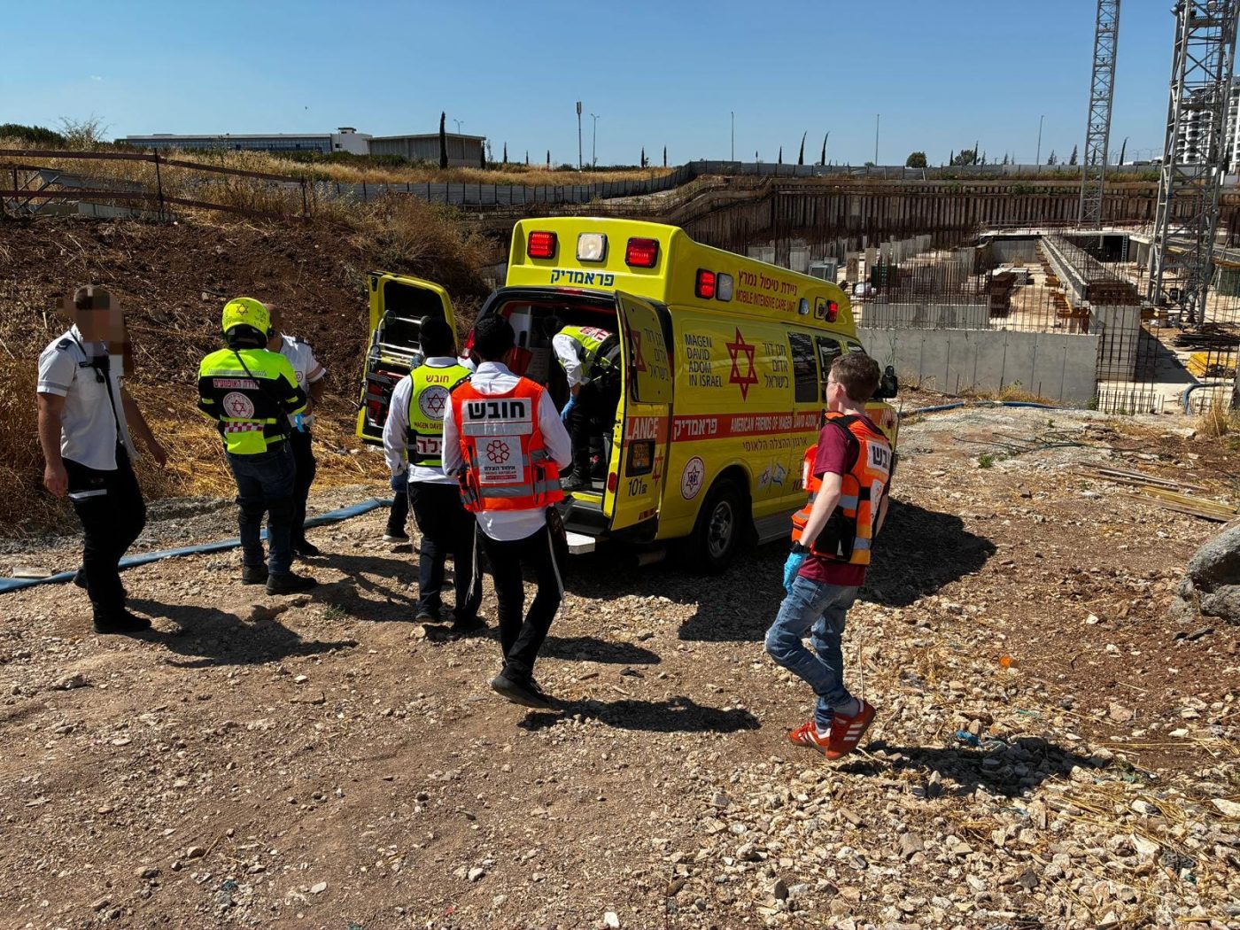 מערכת "אחלה ניוז" עם הדיווח הבא צילום: דוברות איחוד הצלה