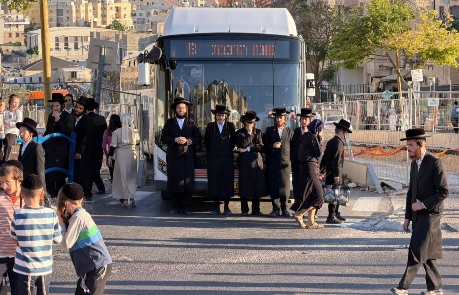 מערכת "אחלה ניוז" עם הדיווח הבא צילום: דוברות משטרת ישראל